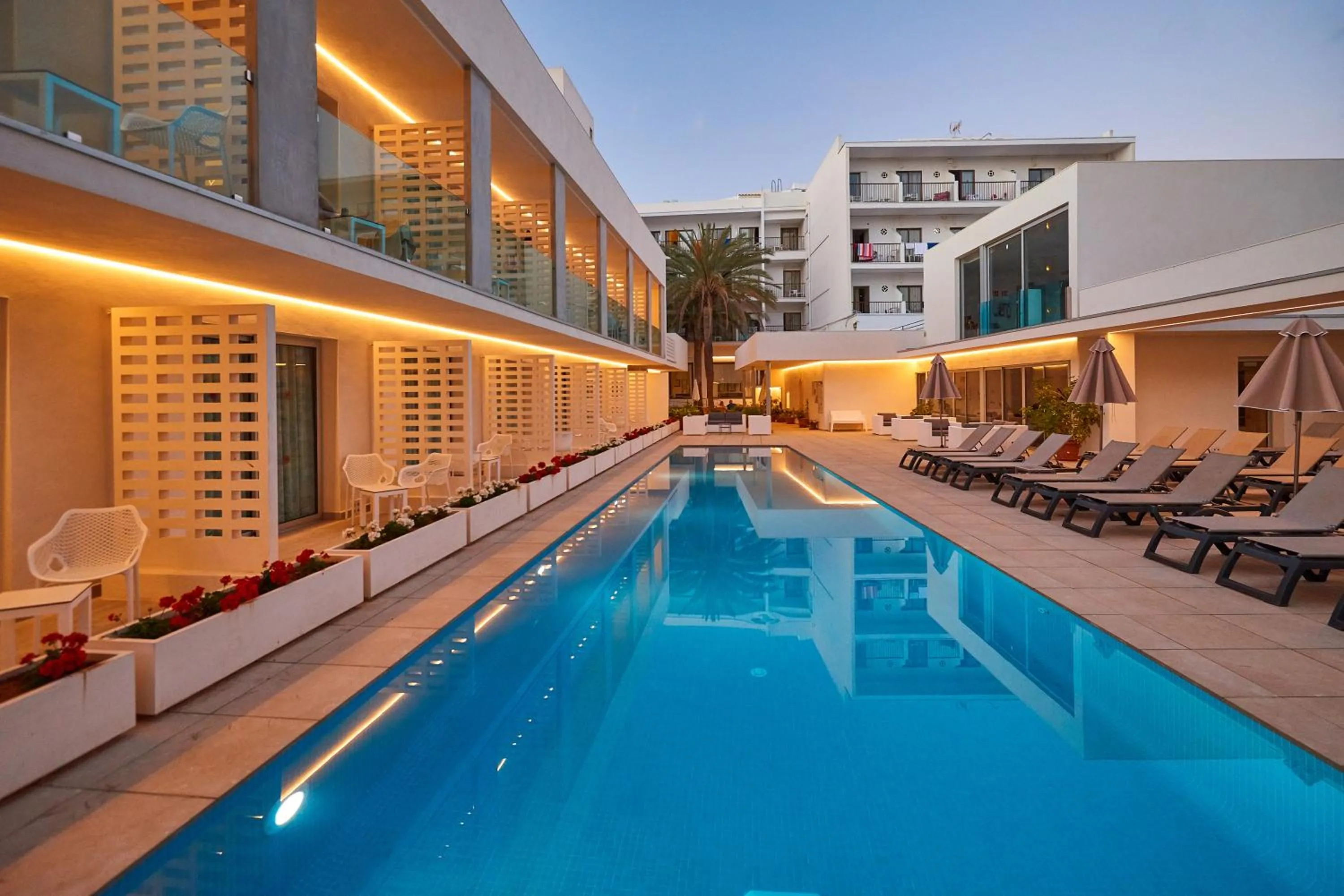 Swimming pool in Hotel Moré