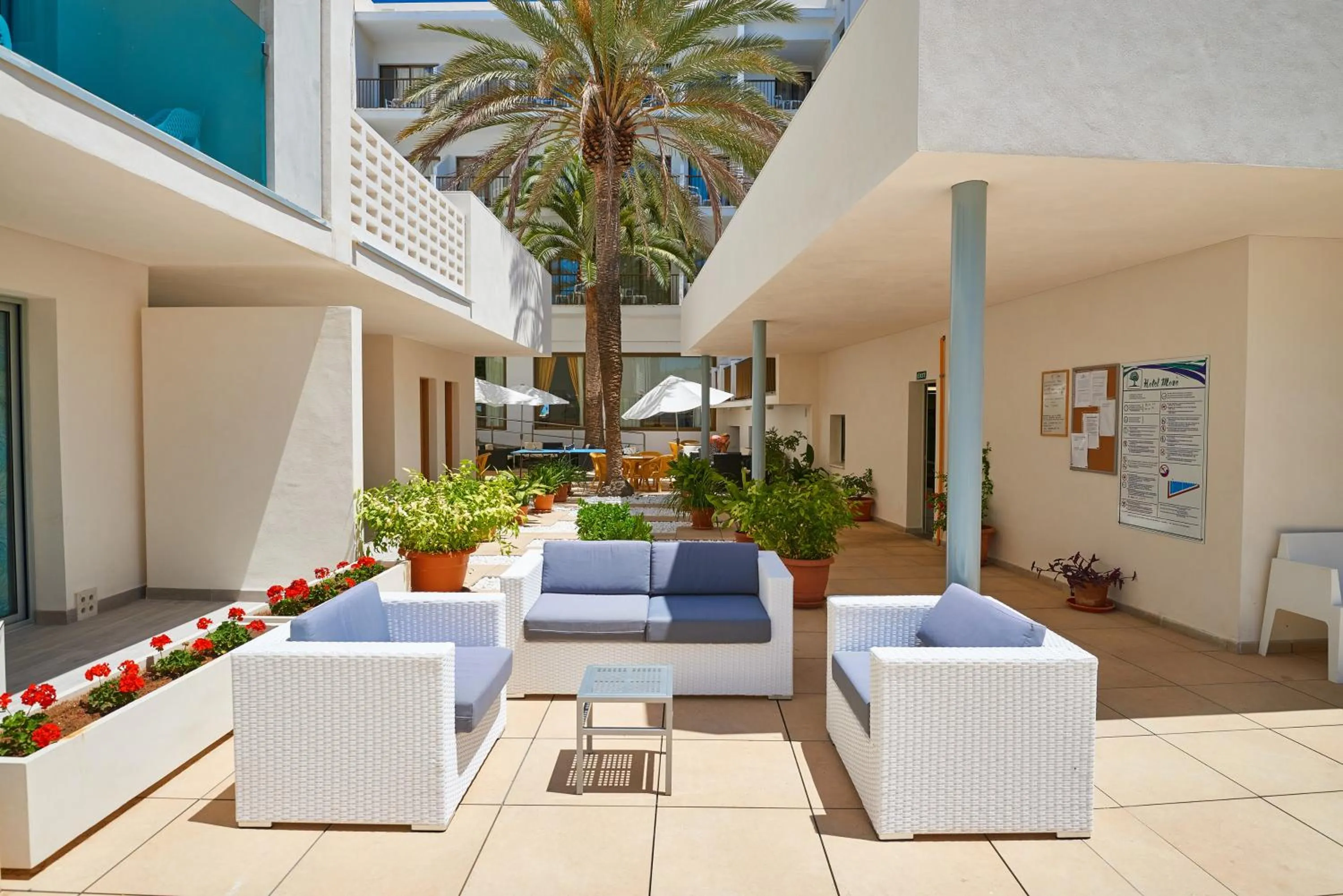 Patio in Hotel Moré