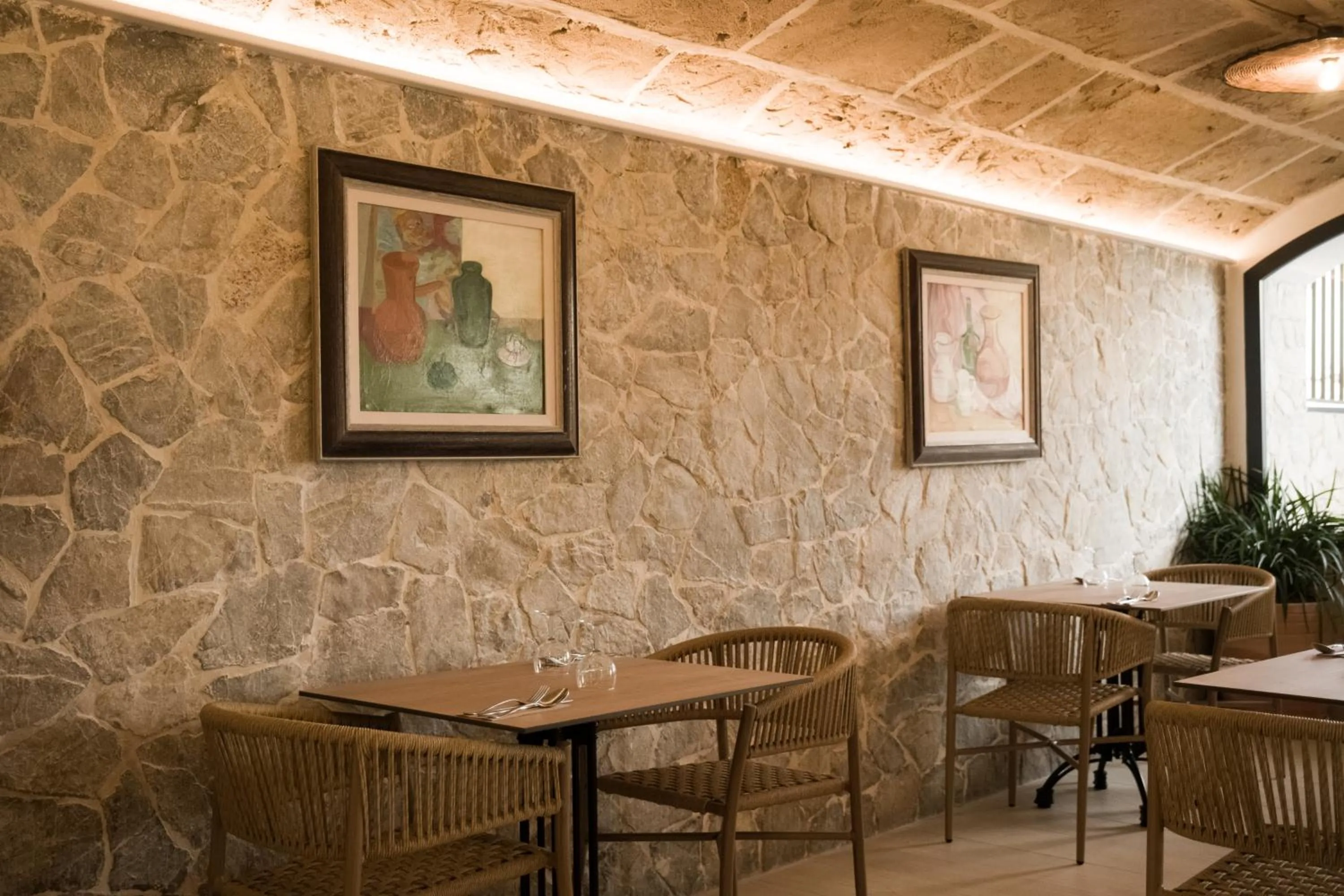 Restaurant/places to eat in Hotel Moré