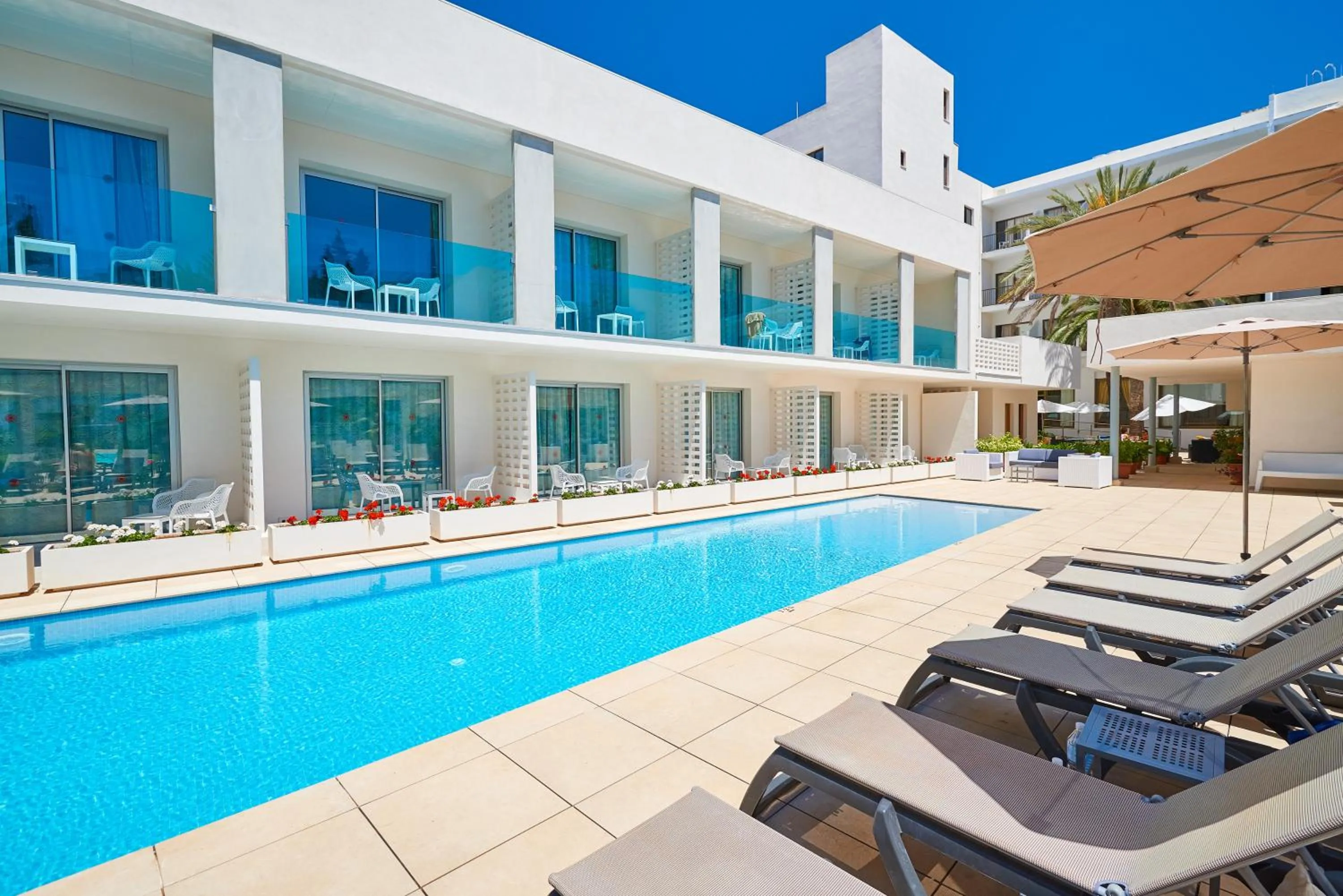 Swimming pool in Hotel Moré