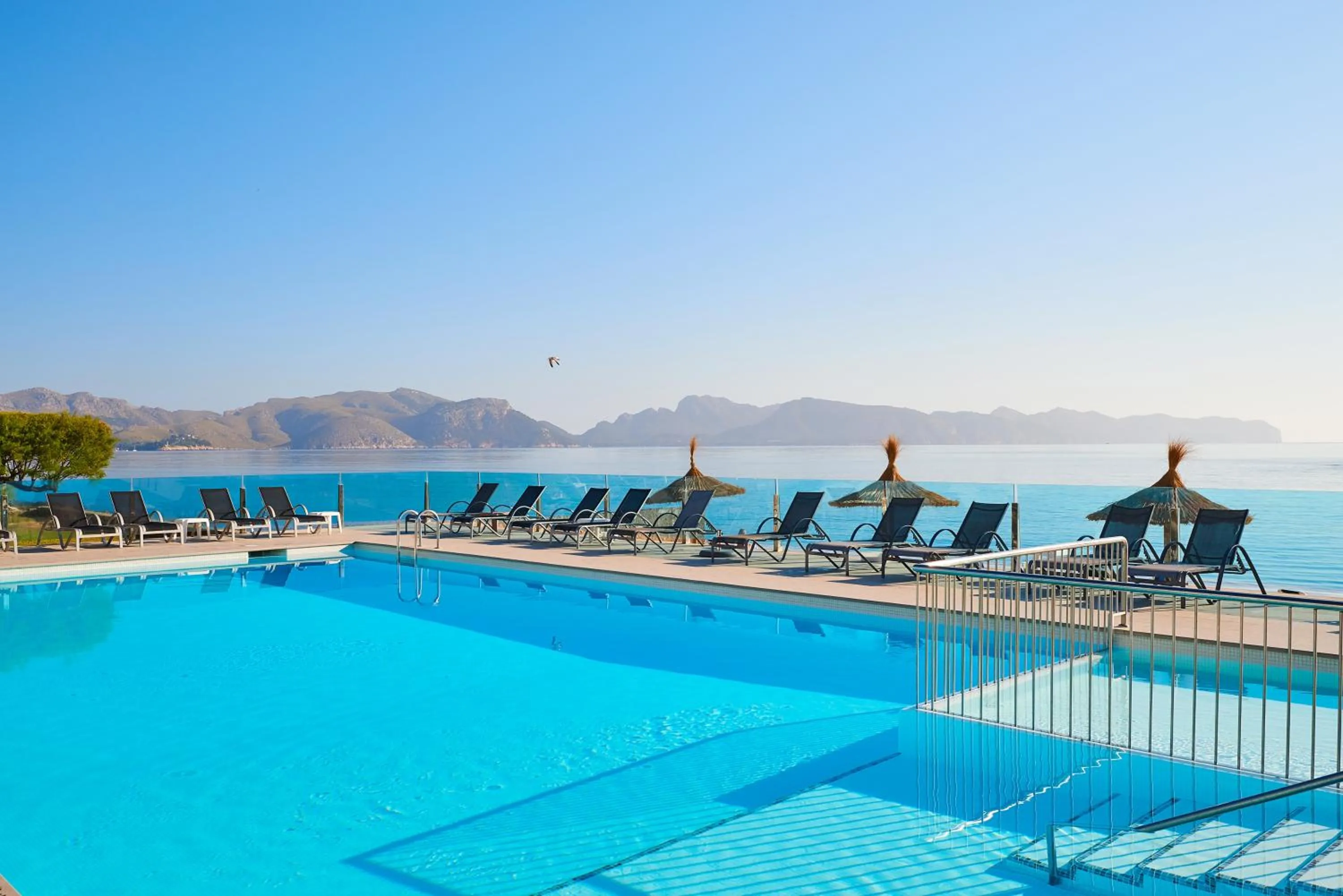 Swimming pool in Hotel Moré