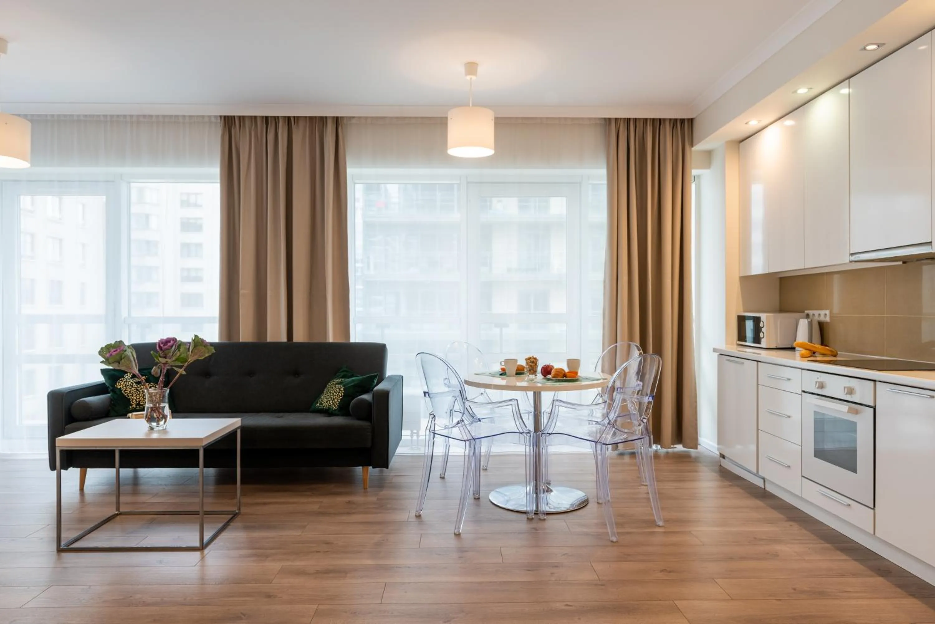 Kitchen or kitchenette in Platinum Towers Central Apartments