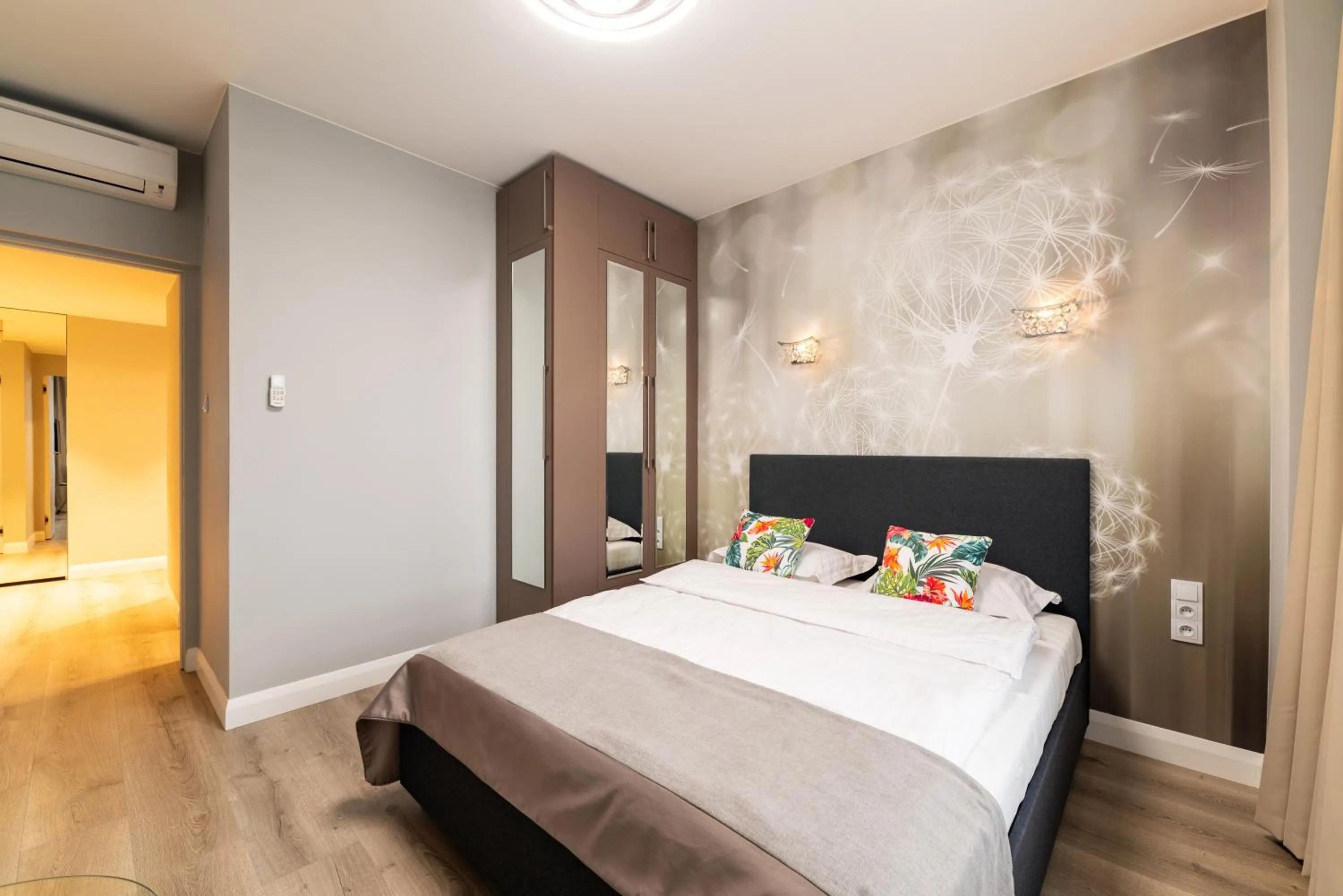 Bedroom, Bed in Platinum Towers Central Apartments