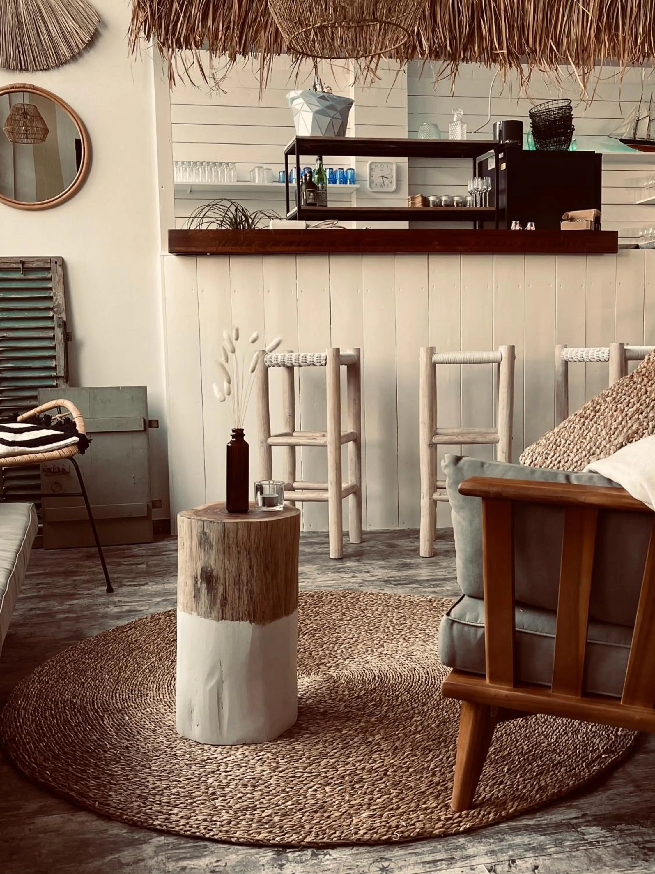 Restaurant/places to eat in Aqua Hotel