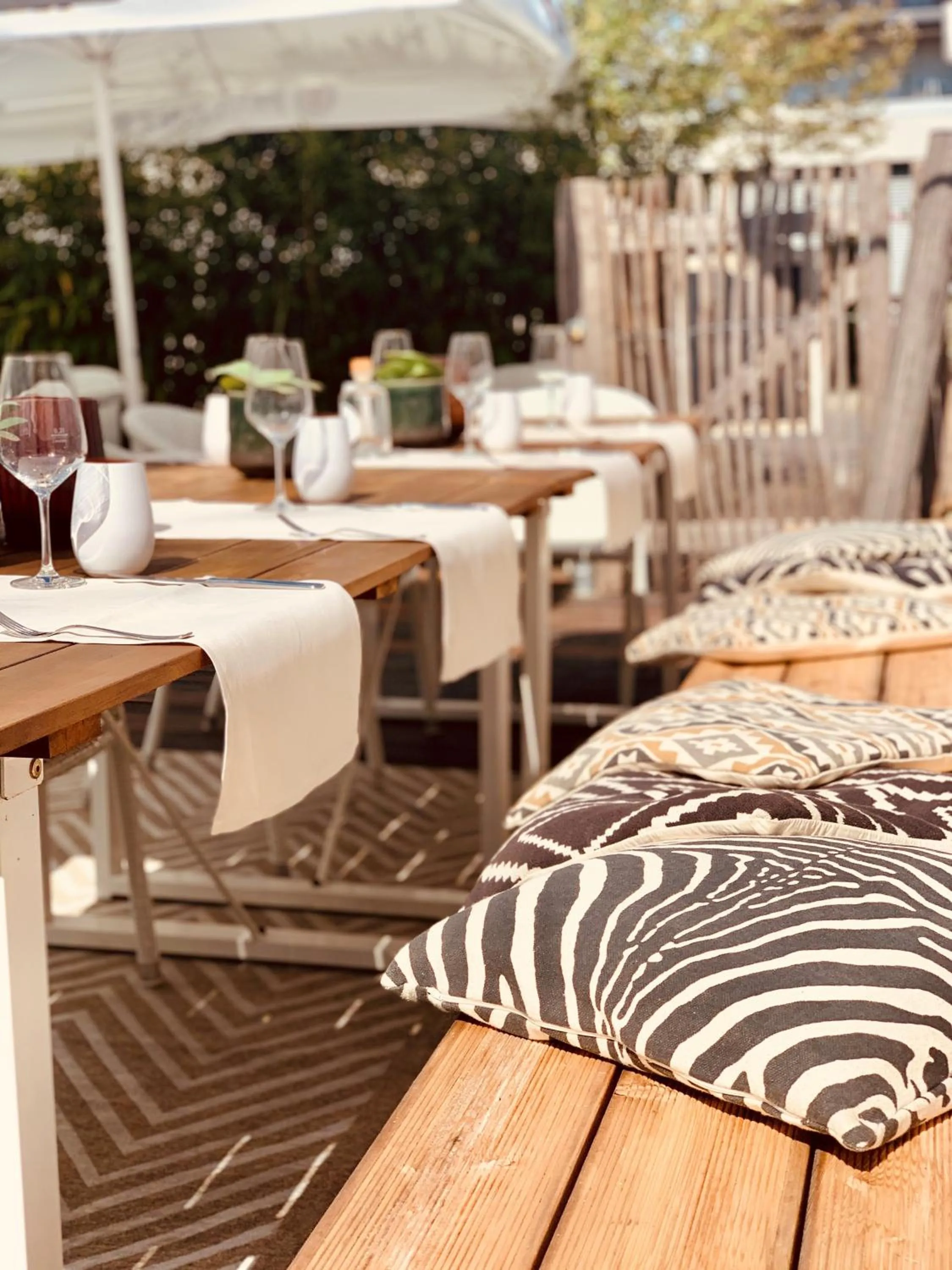 Restaurant/places to eat in Aqua Hotel