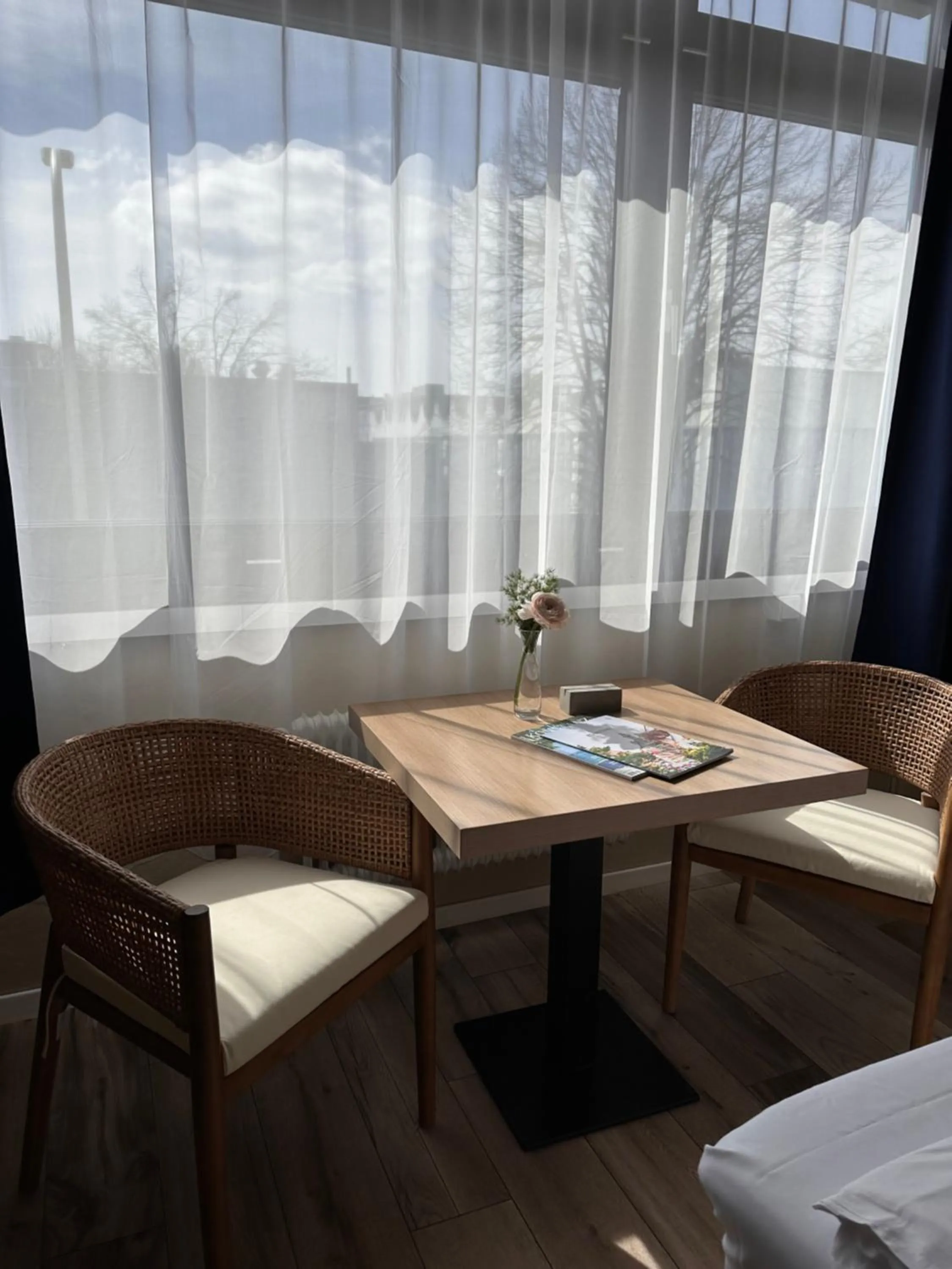 Living room in Aqua Hotel