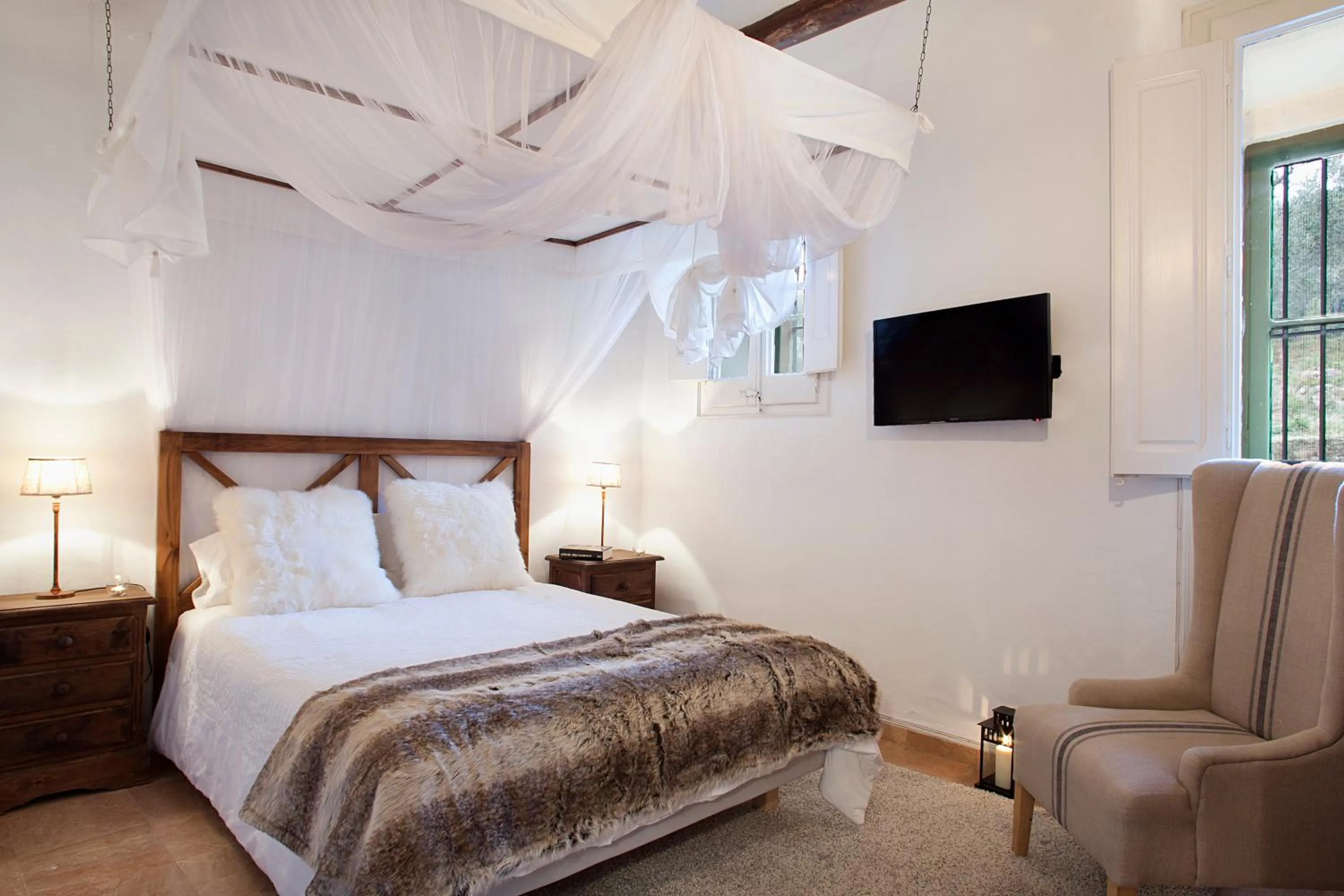 Photo of the whole room, Bed in Can Borrell