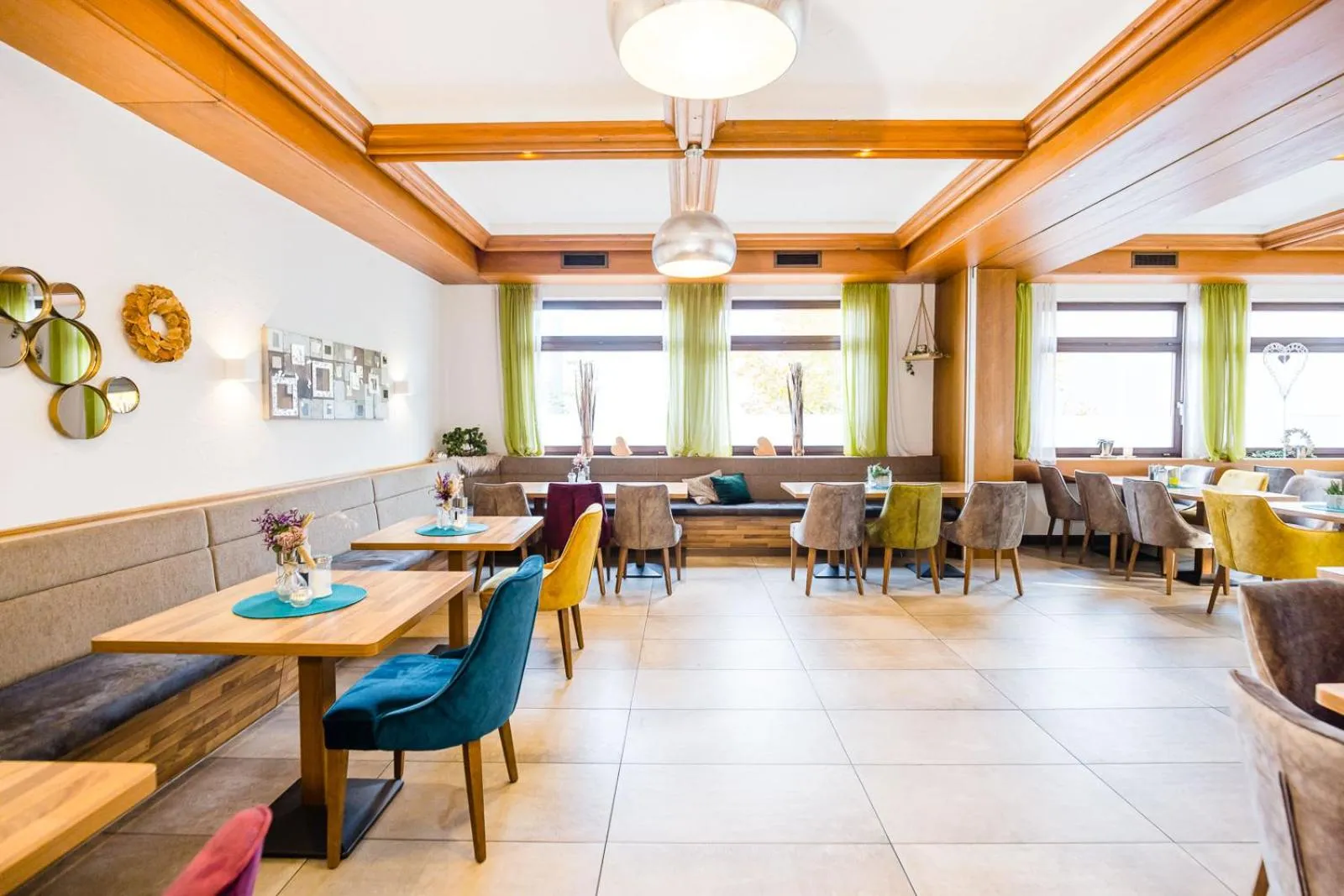 Restaurant/places to eat in Landhotel Küffner