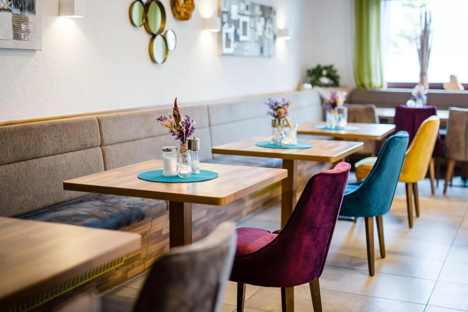 Restaurant/places to eat in Landhotel Küffner