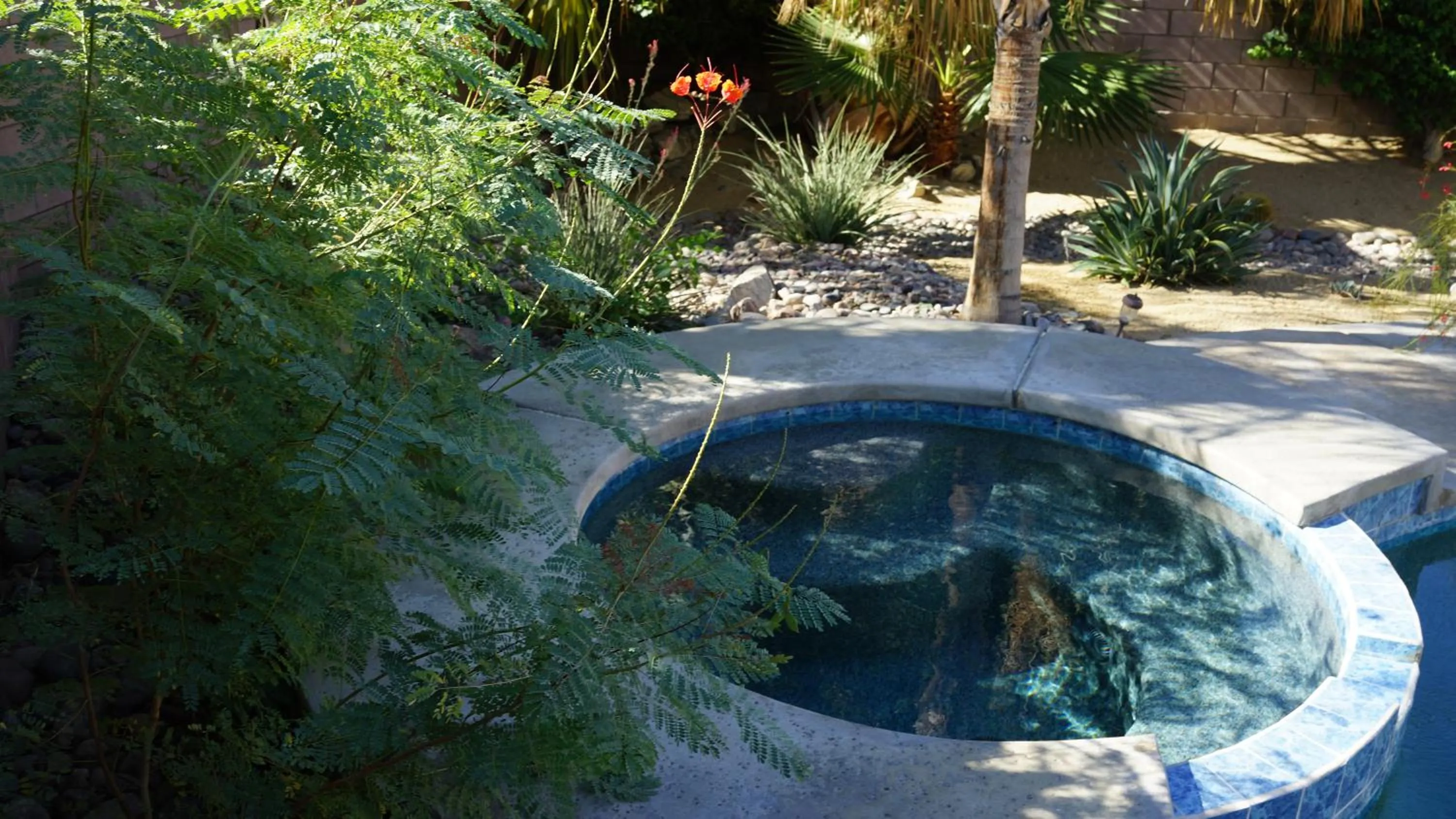 Hot Tub in 3 bedroom house with Private Pool, Spa&Golf Course!