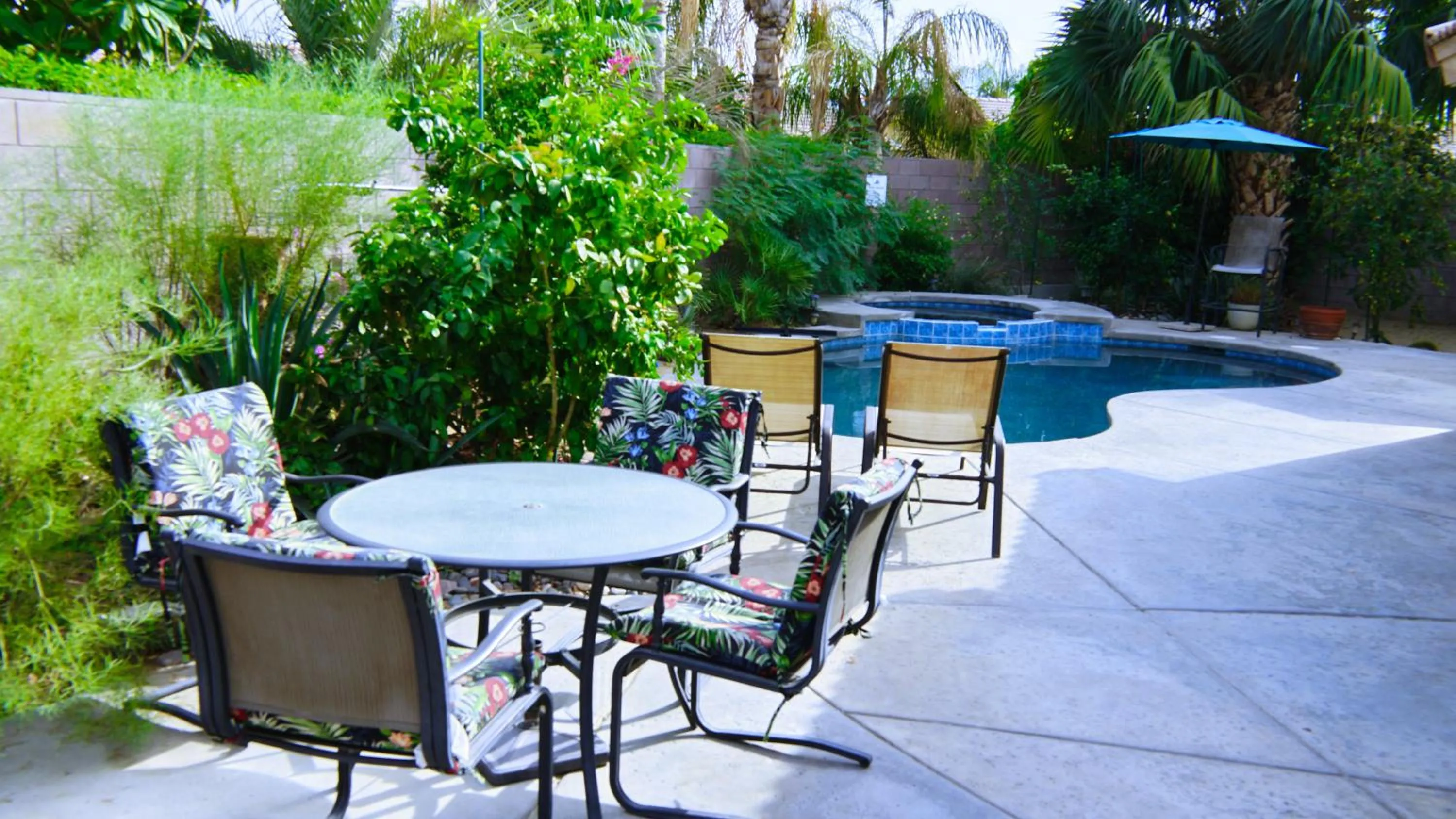 Patio in 3 bedroom house with Private Pool, Spa&Golf Course!