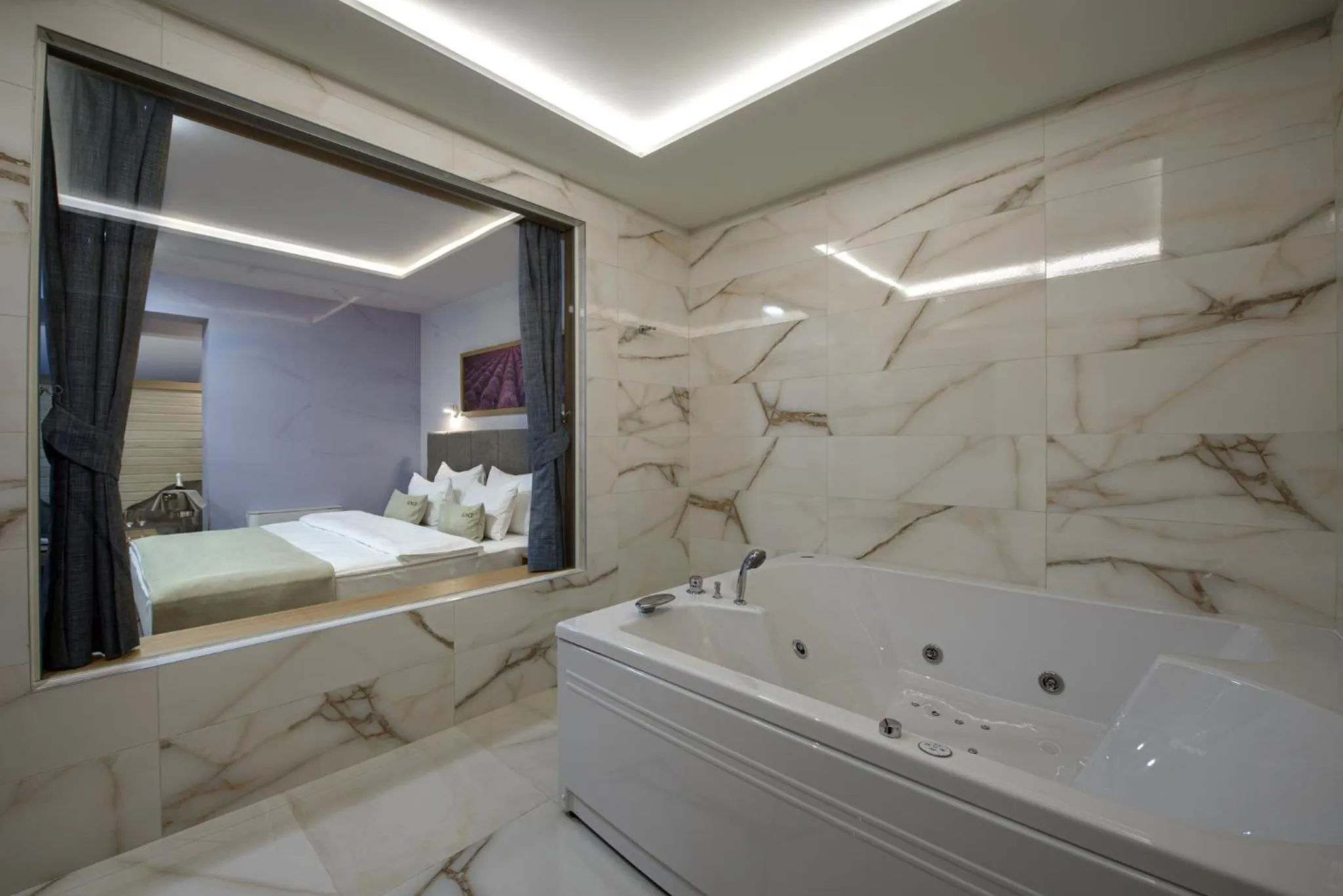 Bathroom, Bed in Hotel Sunce