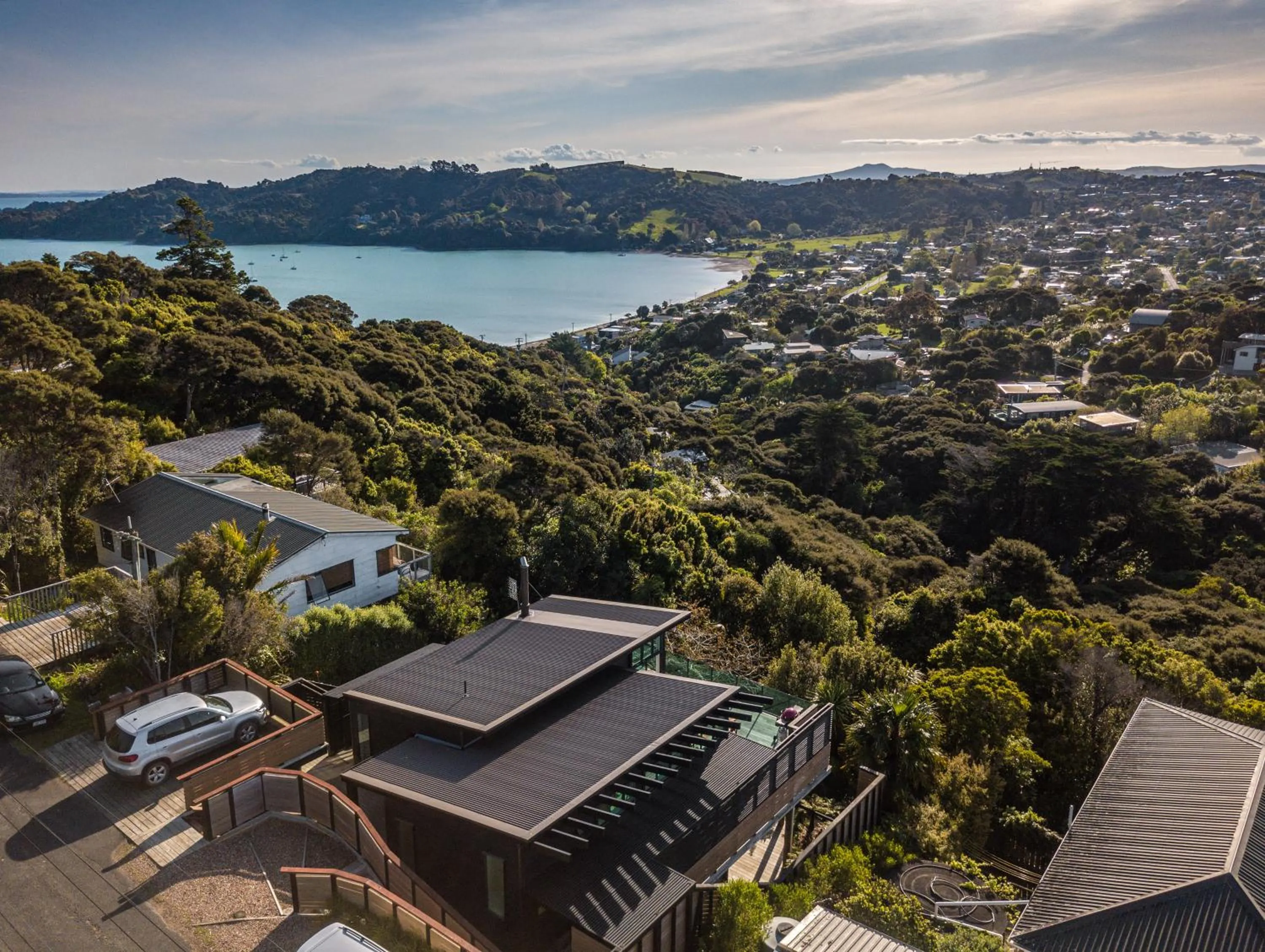 Neighbourhood in Taonga with Sea Views by Waiheke Unlimited