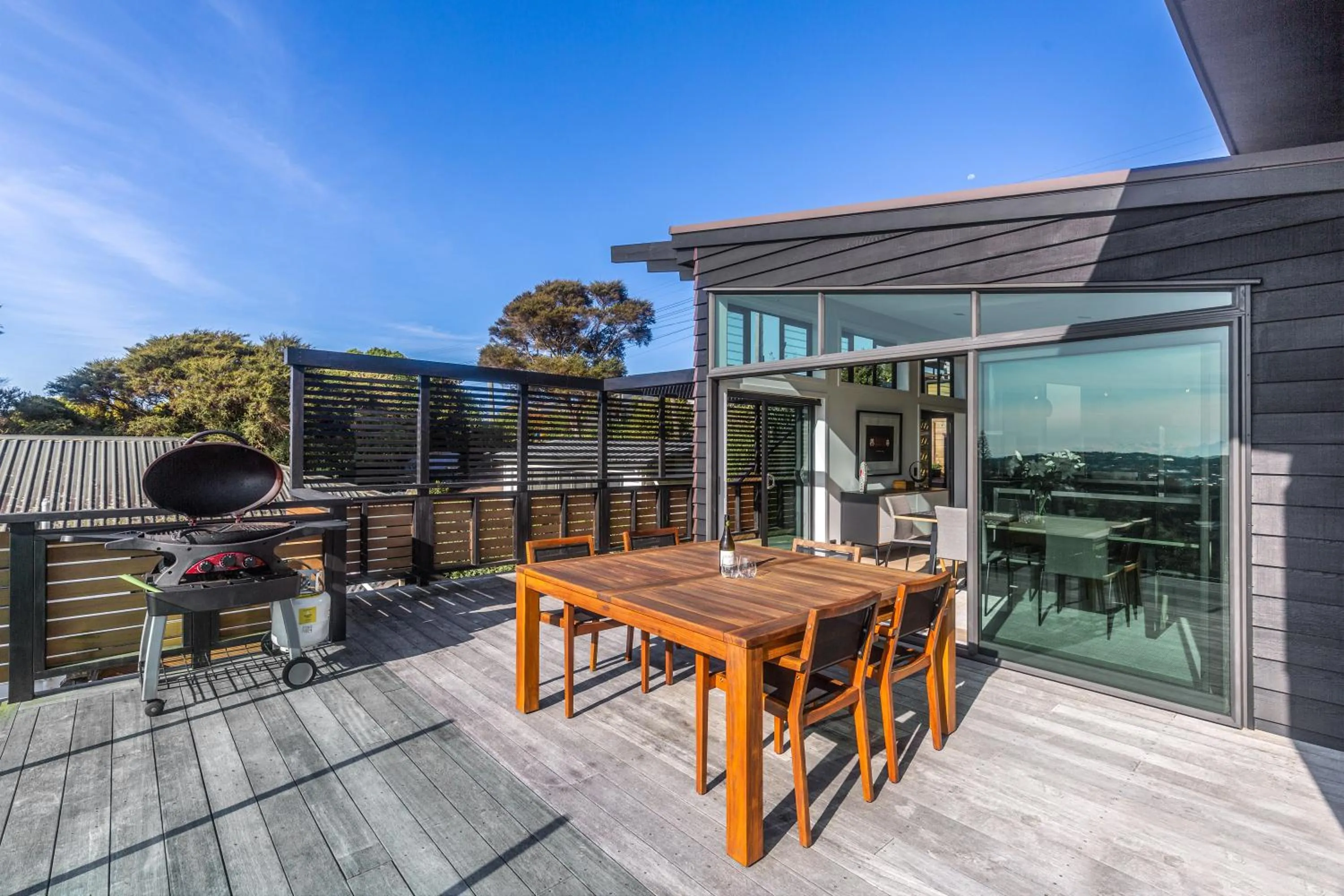 Patio in Taonga with Sea Views by Waiheke Unlimited
