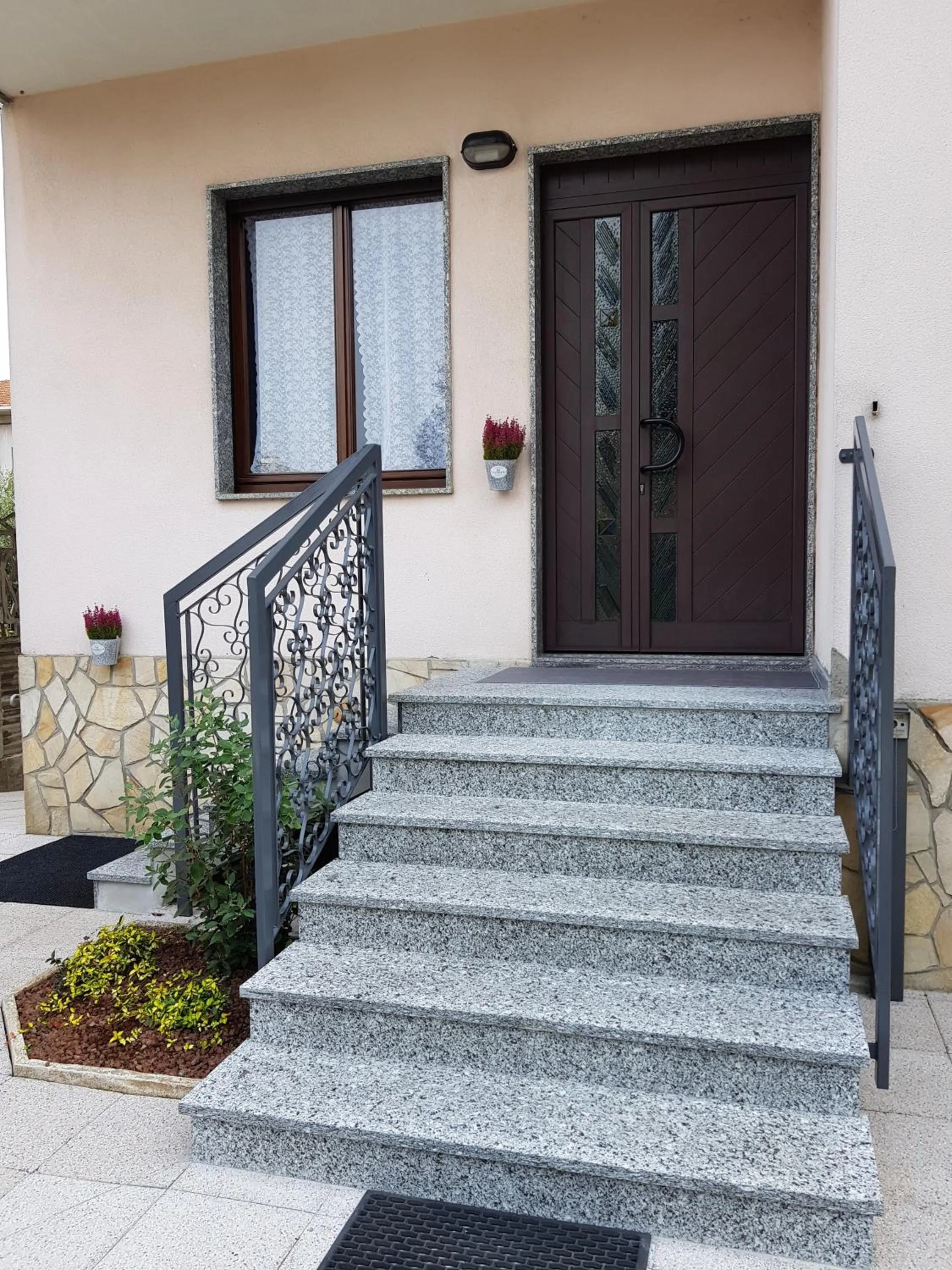 Facade/entrance in il nido della dani