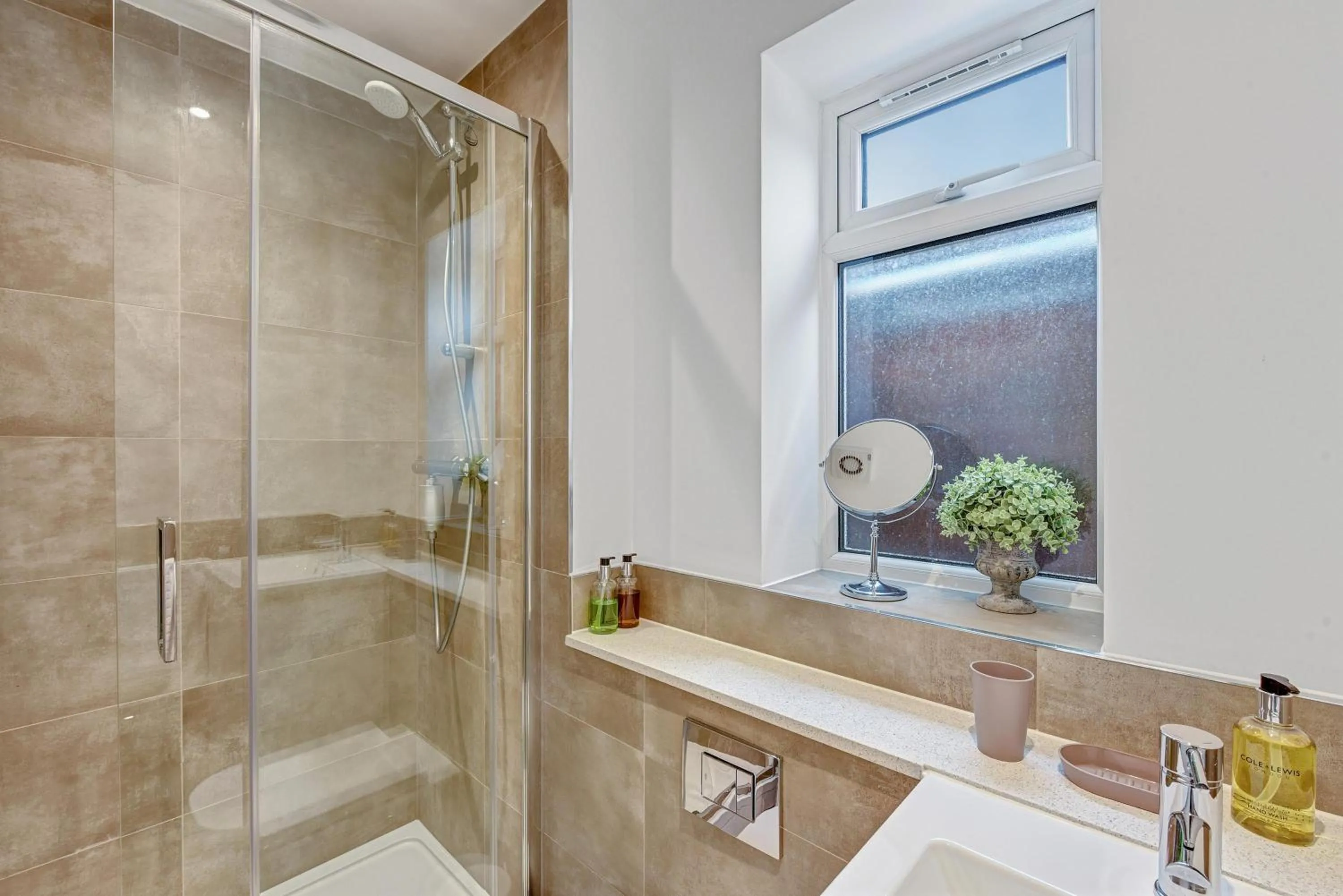 St Martins 2 Bedroom Apartments in Ruislip By 360 Stays