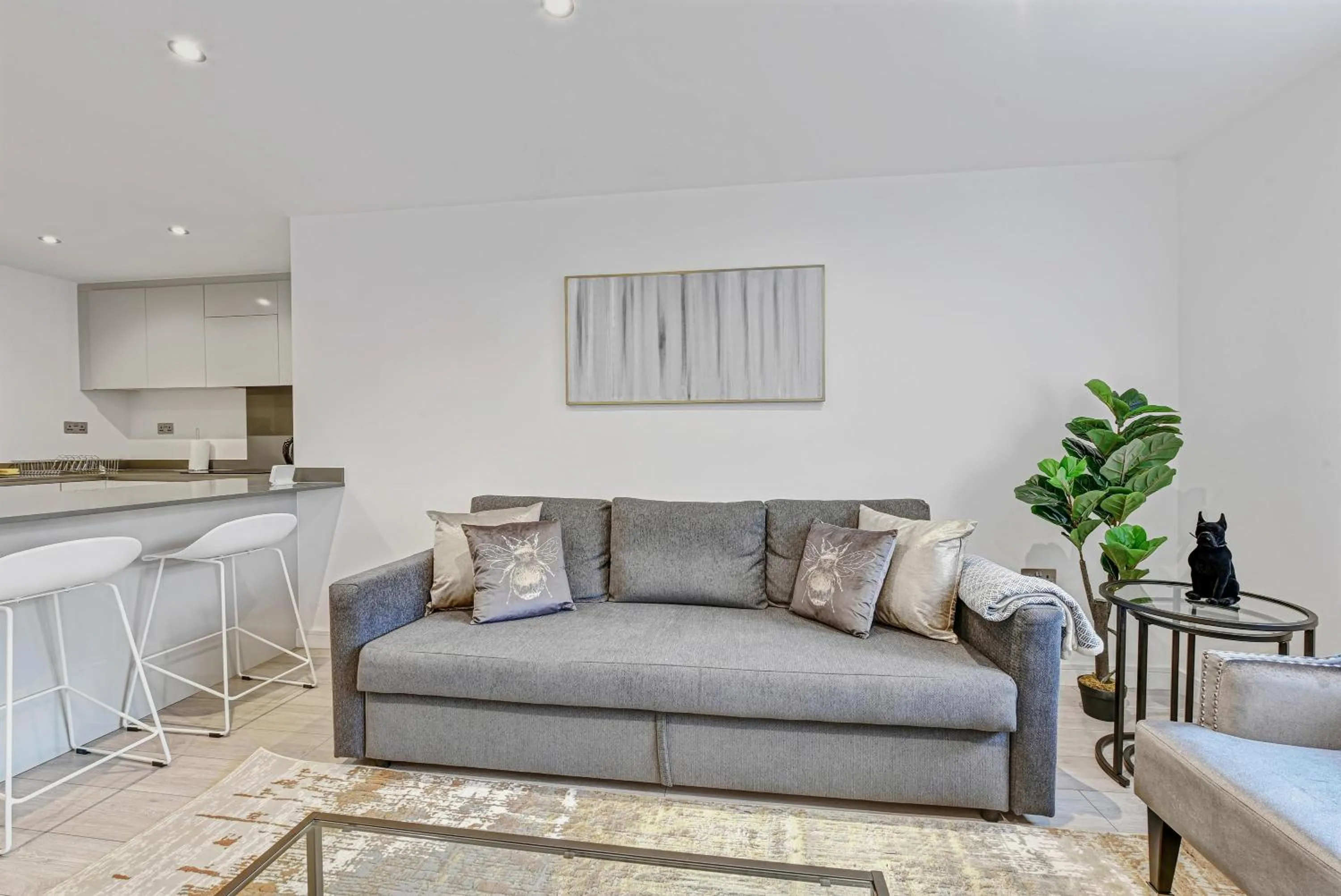 St Martins 2 Bedroom Apartments in Ruislip By 360 Stays
