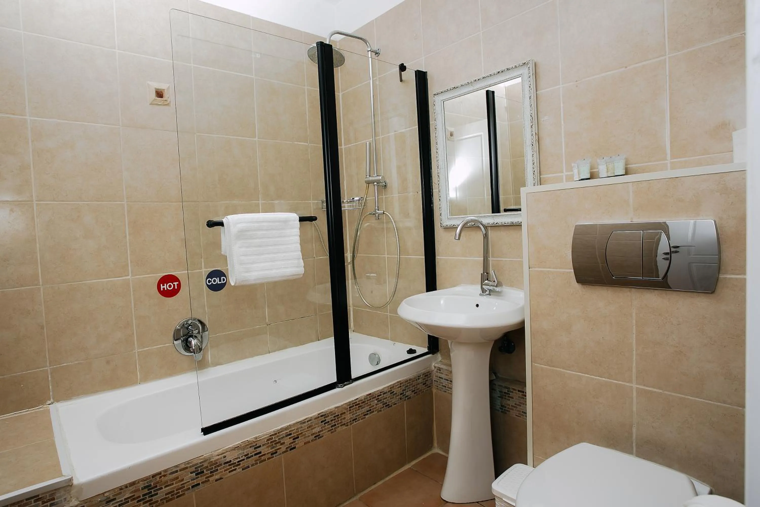 Shower in Domus Bat Galim Hotel