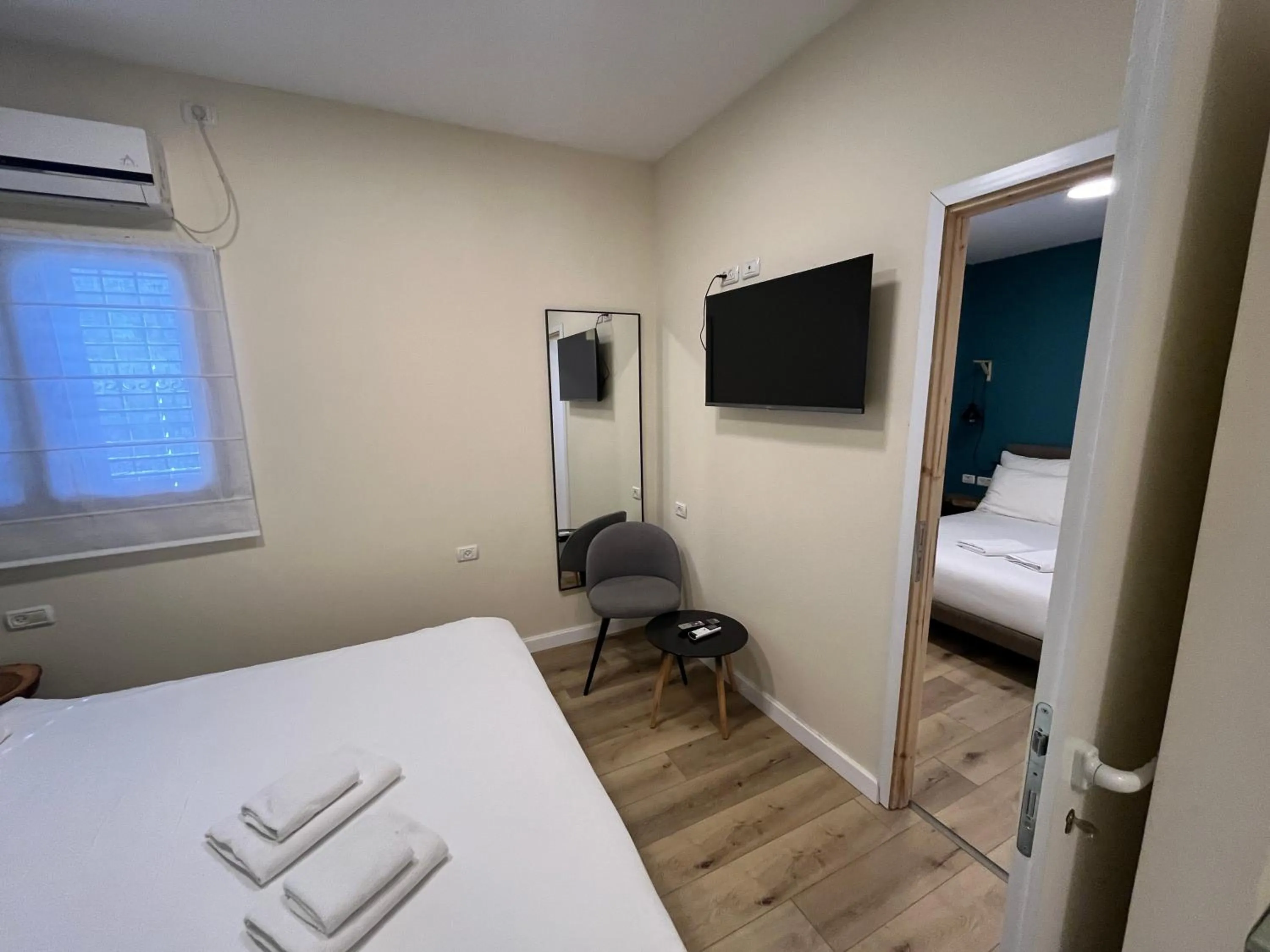 TV and multimedia, Bed in Domus Bat Galim Hotel