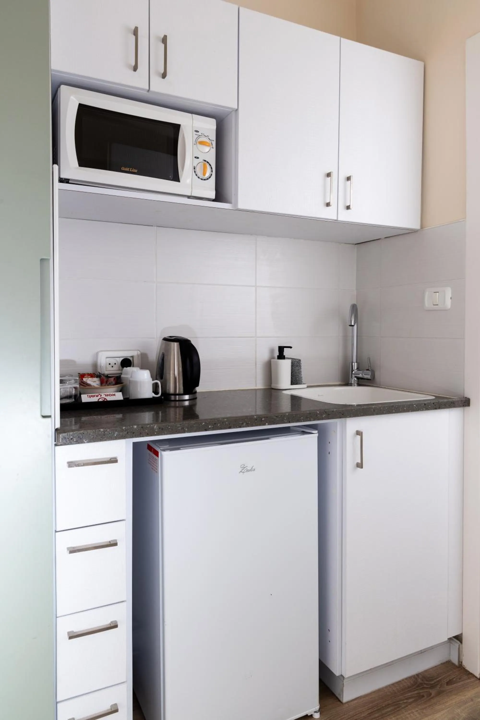 Kitchen or kitchenette in Domus Bat Galim Hotel