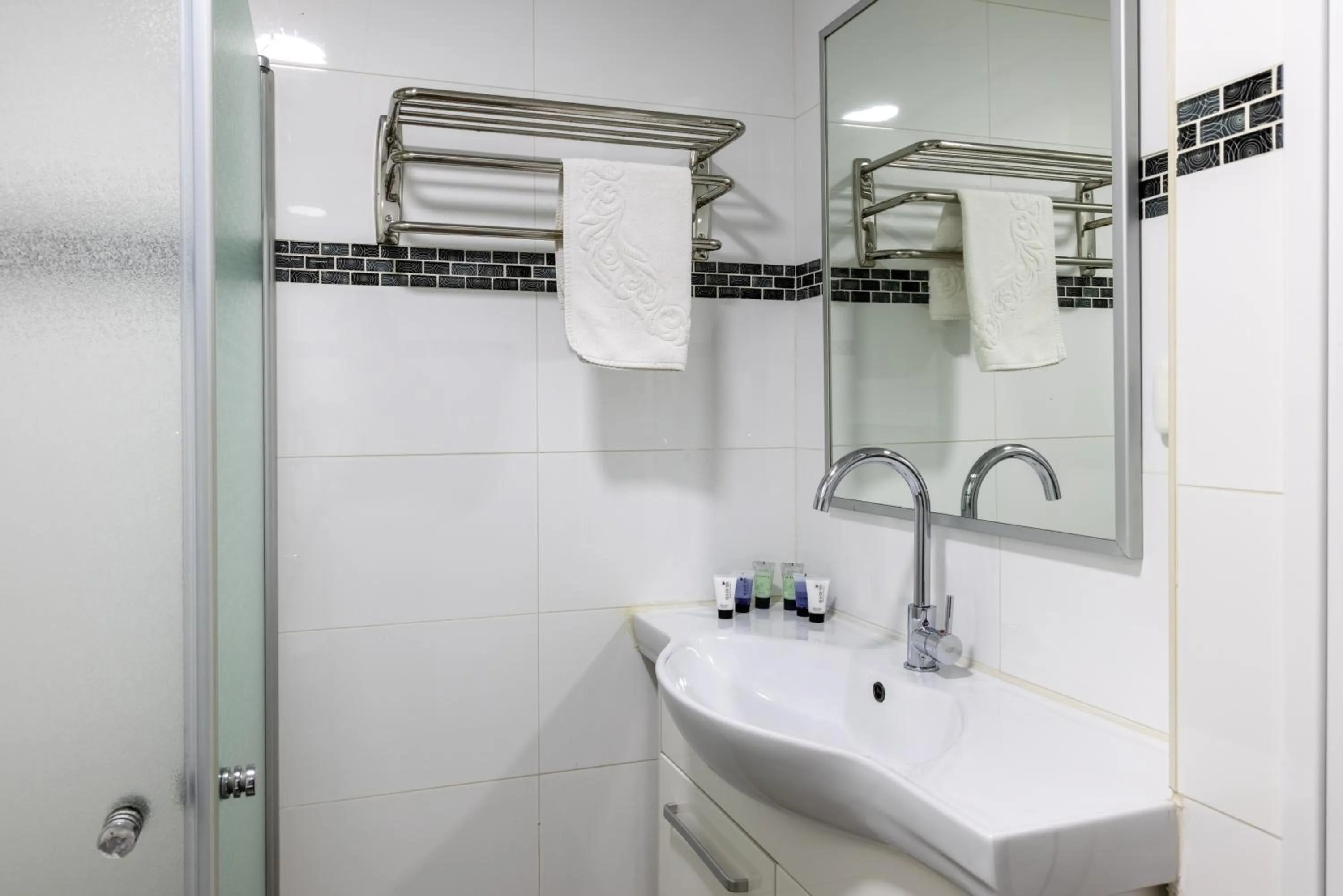 Bathroom in Domus Bat Galim Hotel