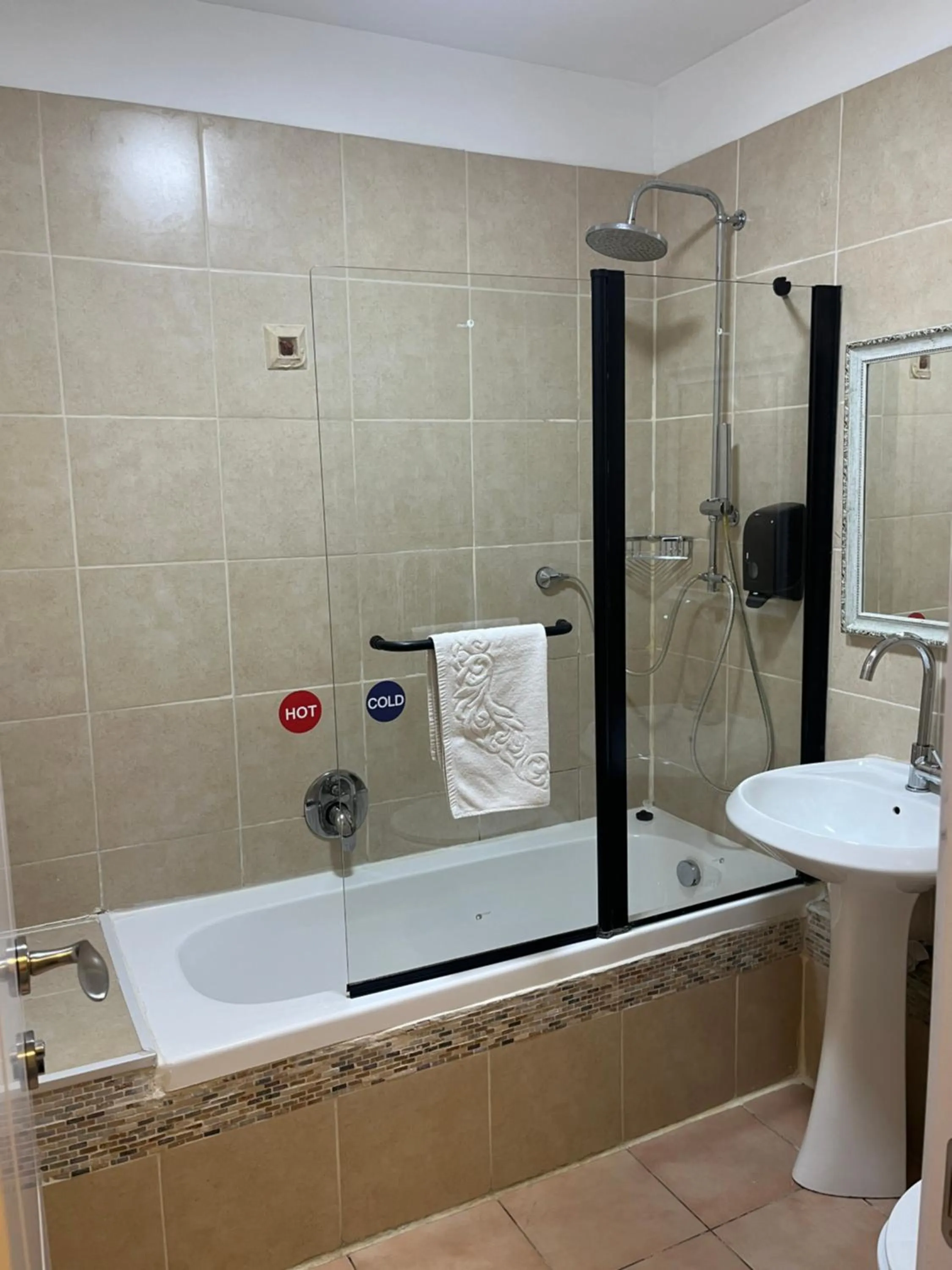 Bathroom in Domus Bat Galim Hotel