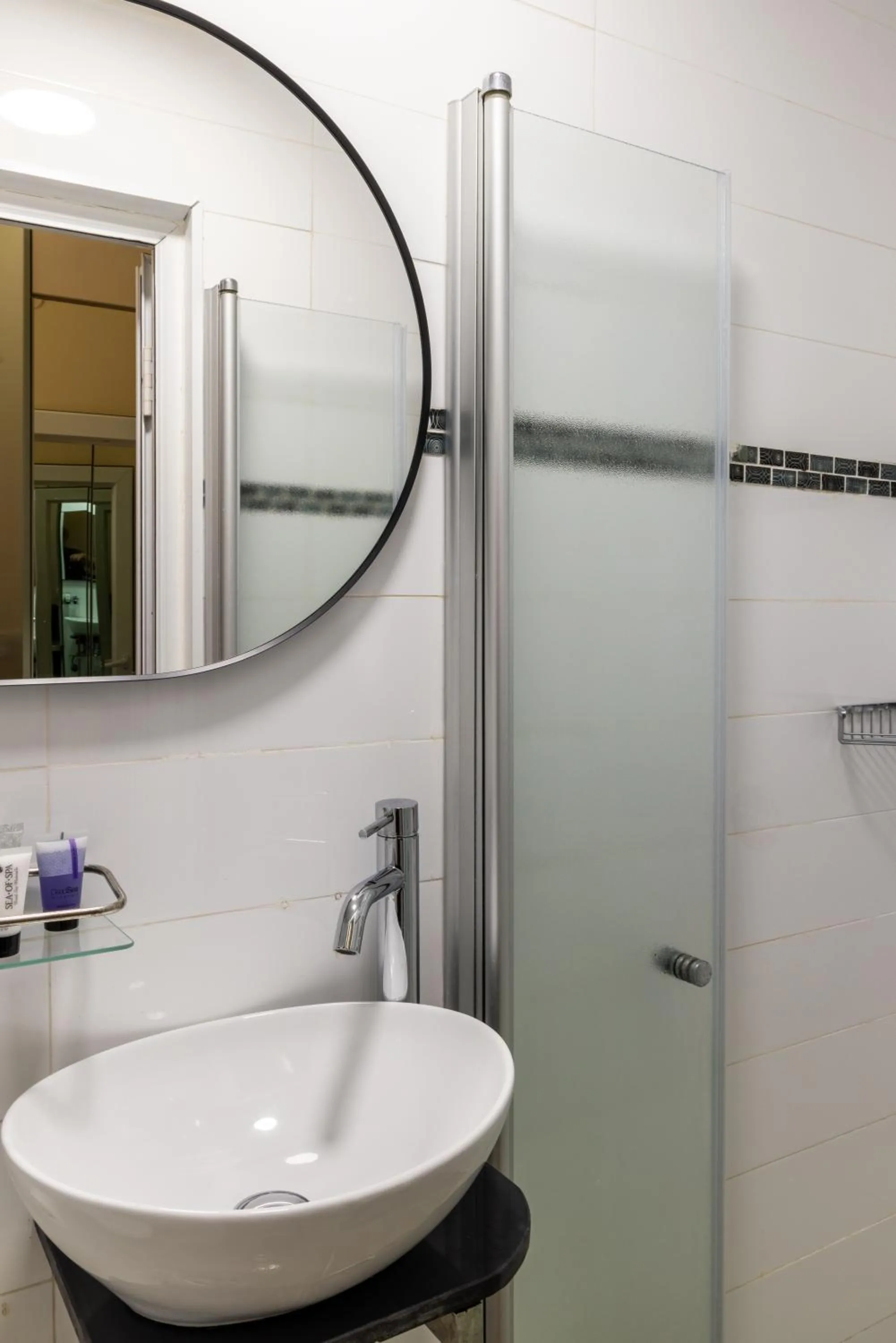 Bathroom in Domus Bat Galim Hotel