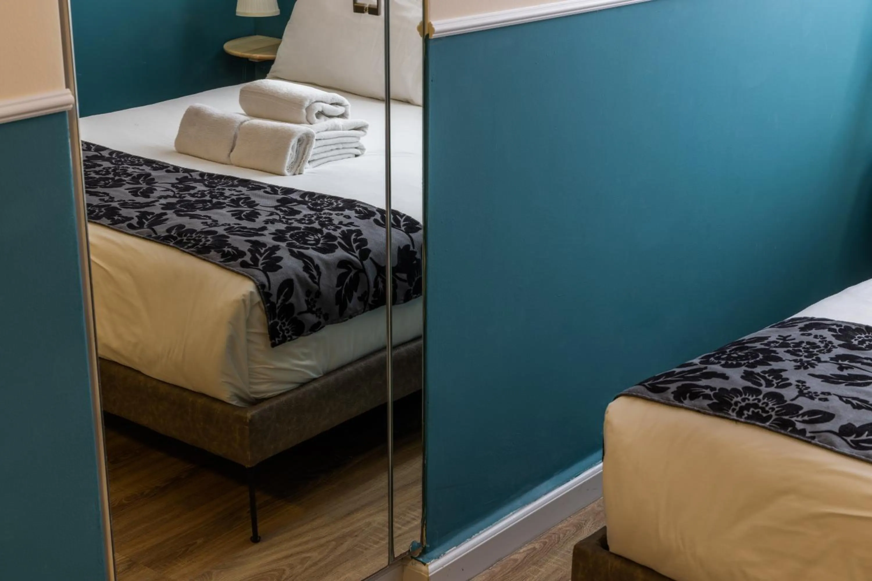 Bedroom, Bed in Domus Bat Galim Hotel