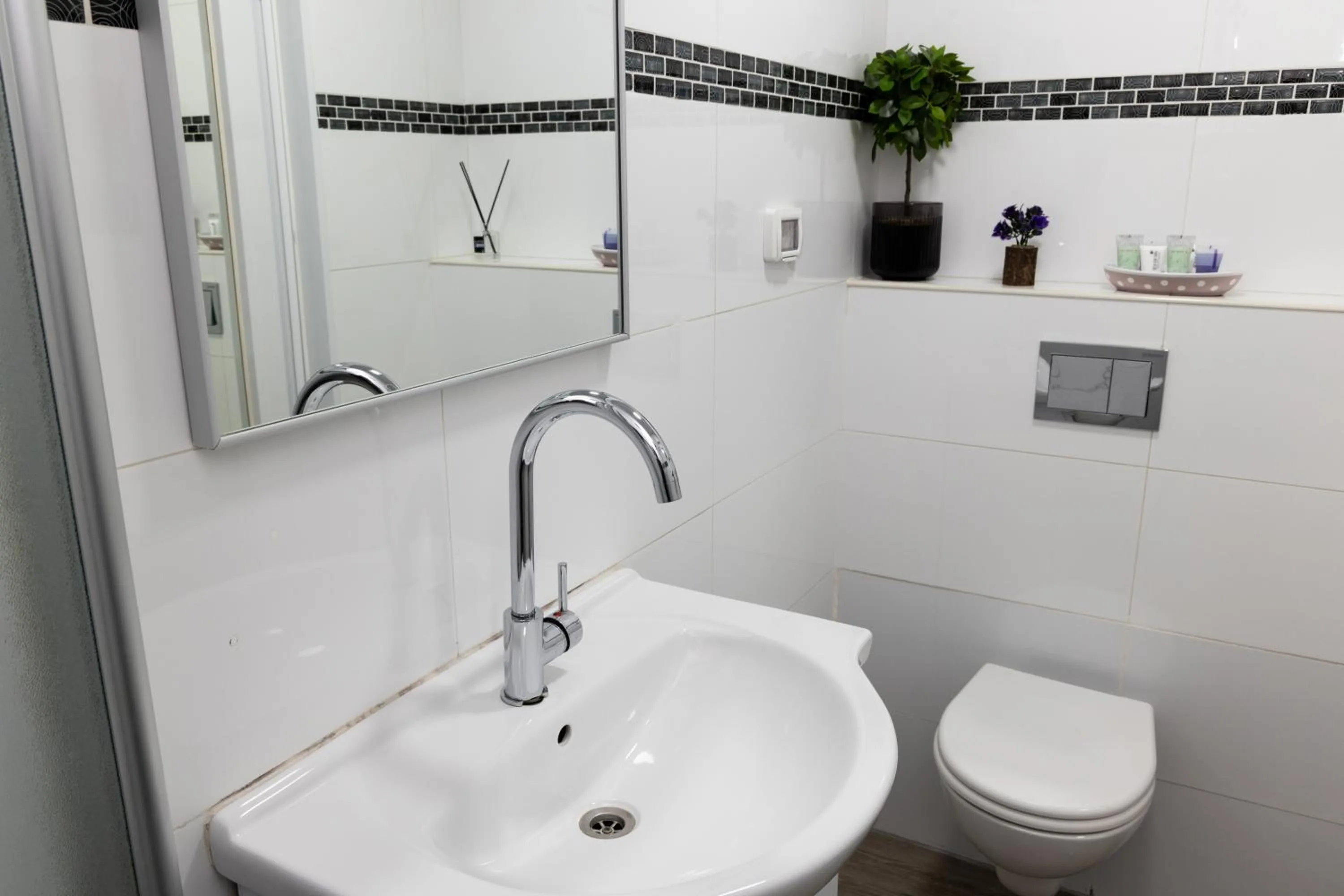 Toilet in Domus Bat Galim Hotel