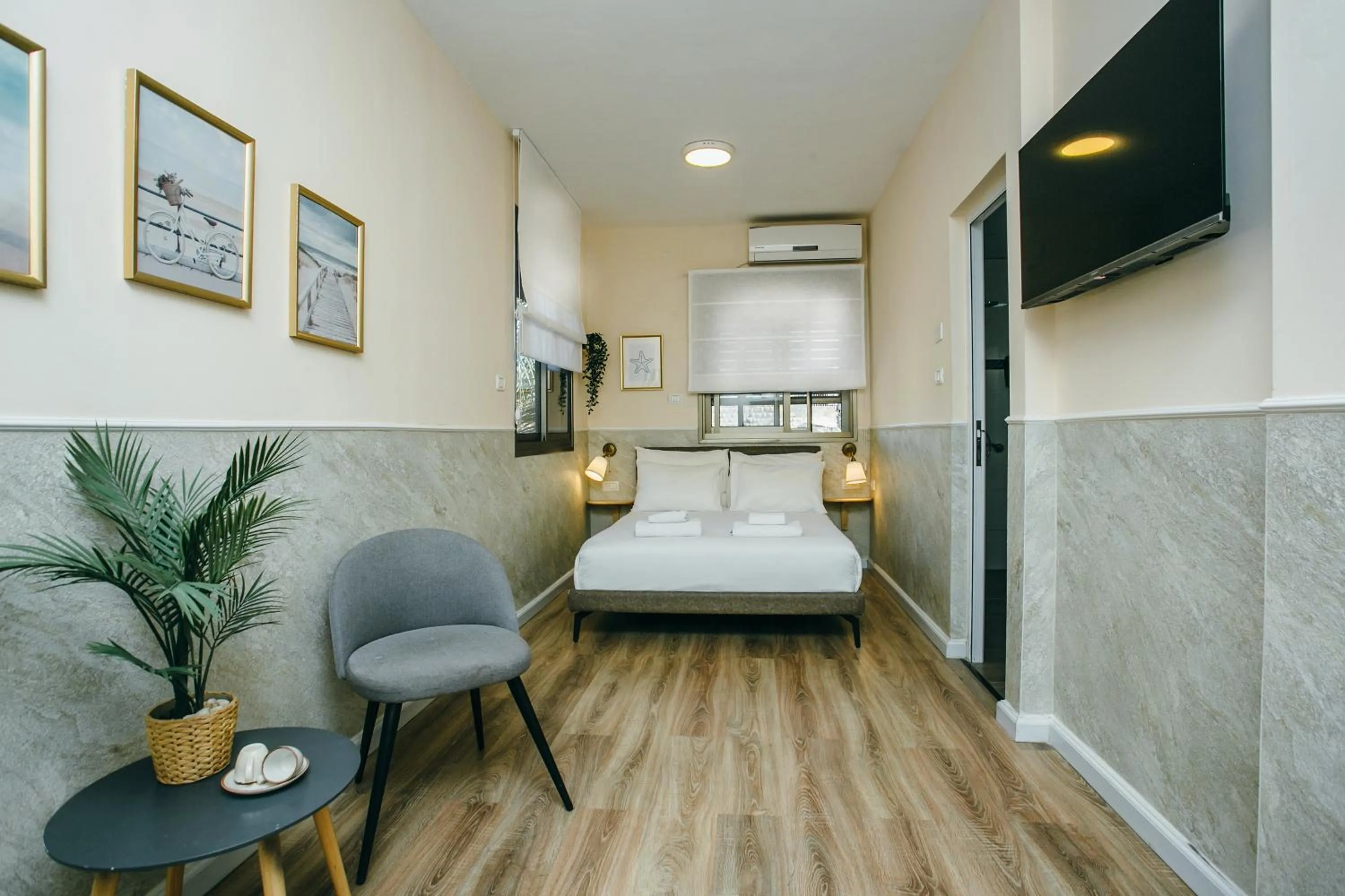 Bedroom, Bed in Domus Bat Galim Hotel