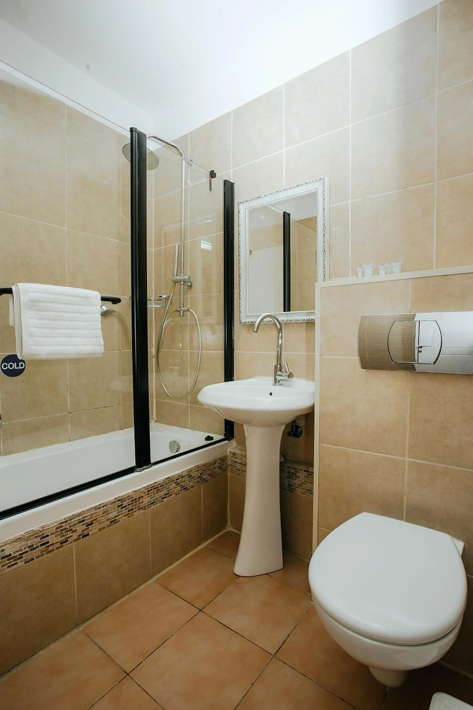 Shower in Domus Bat Galim Hotel