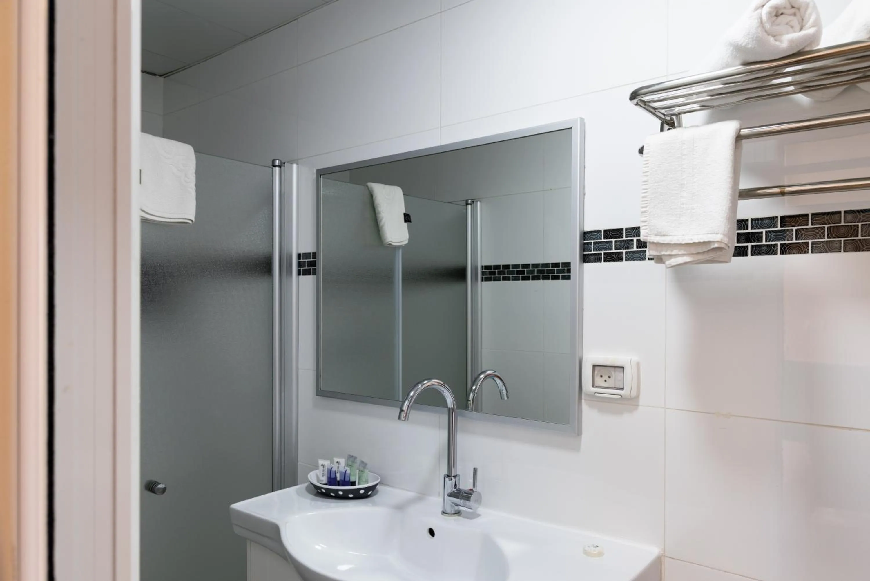 Bathroom in Domus Bat Galim Hotel