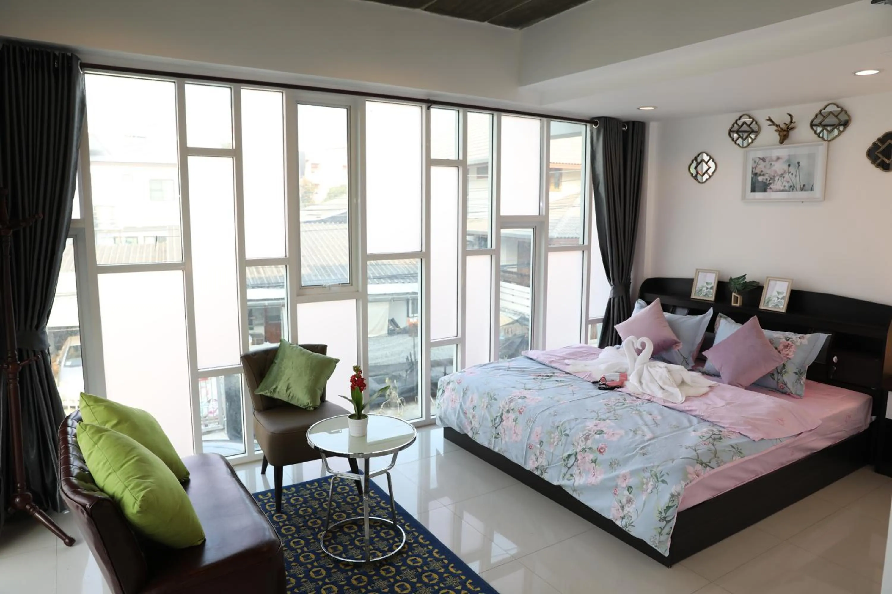 Bed in close Maya nimman 5bedroom villa