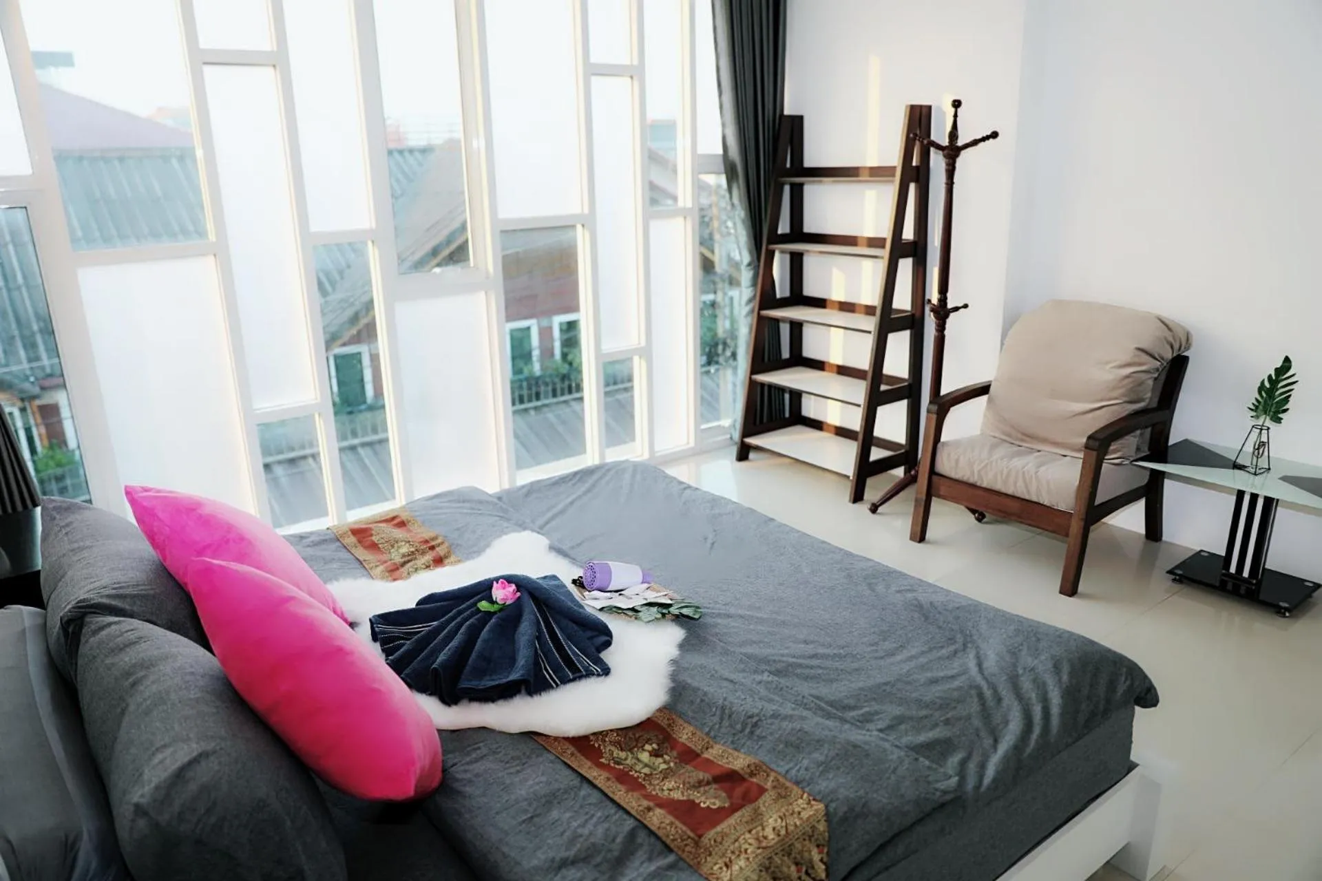 Bed in close Maya nimman 5bedroom villa