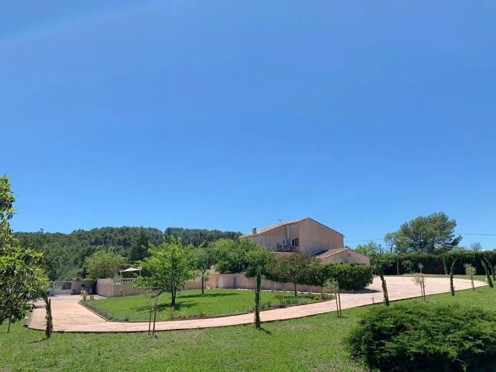 LA VILLA DES AMES LIEES