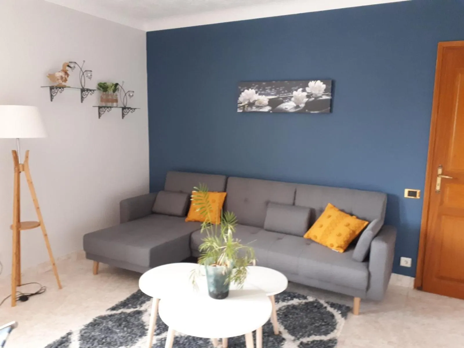 Library in LA VILLA DES AMES LIEES