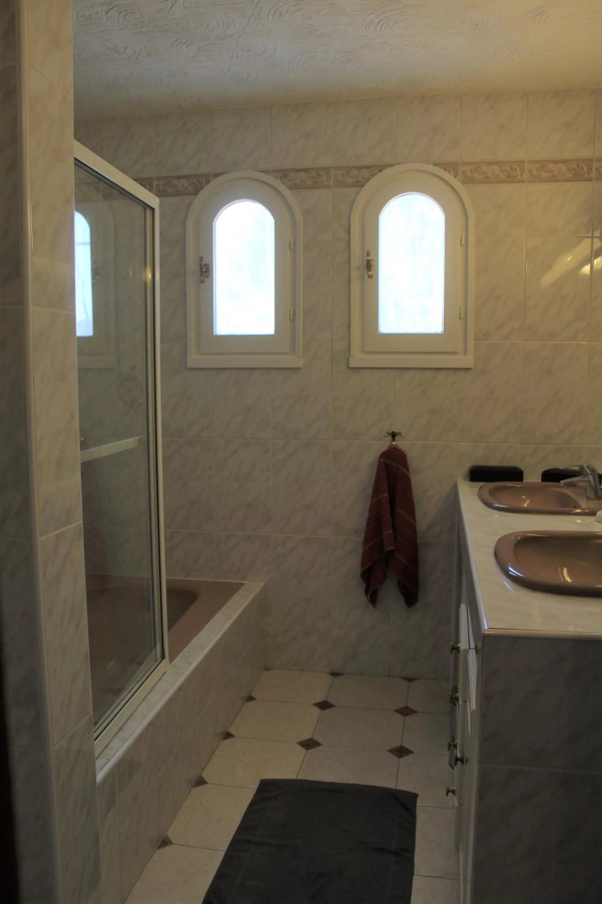 LA VILLA DES AMES LIEES