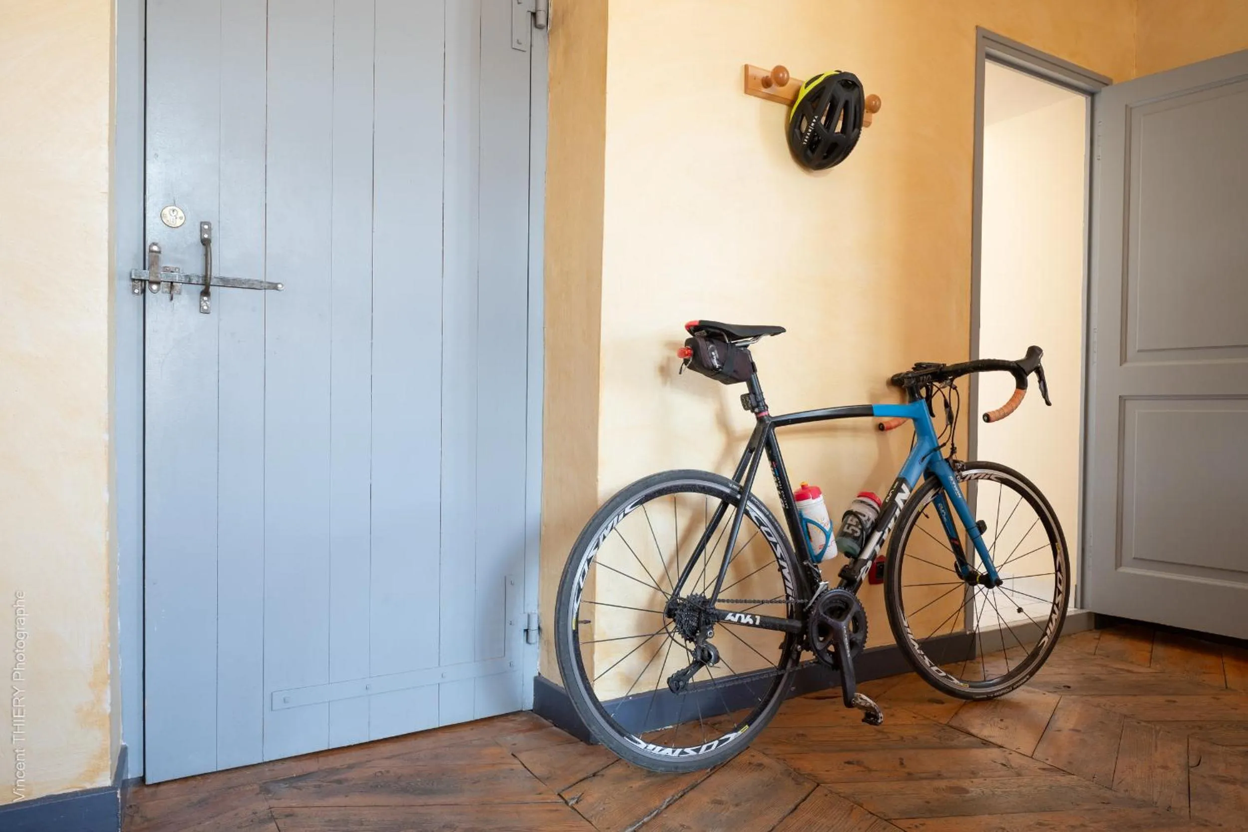 Cycling in Le Pavillon des Officiers