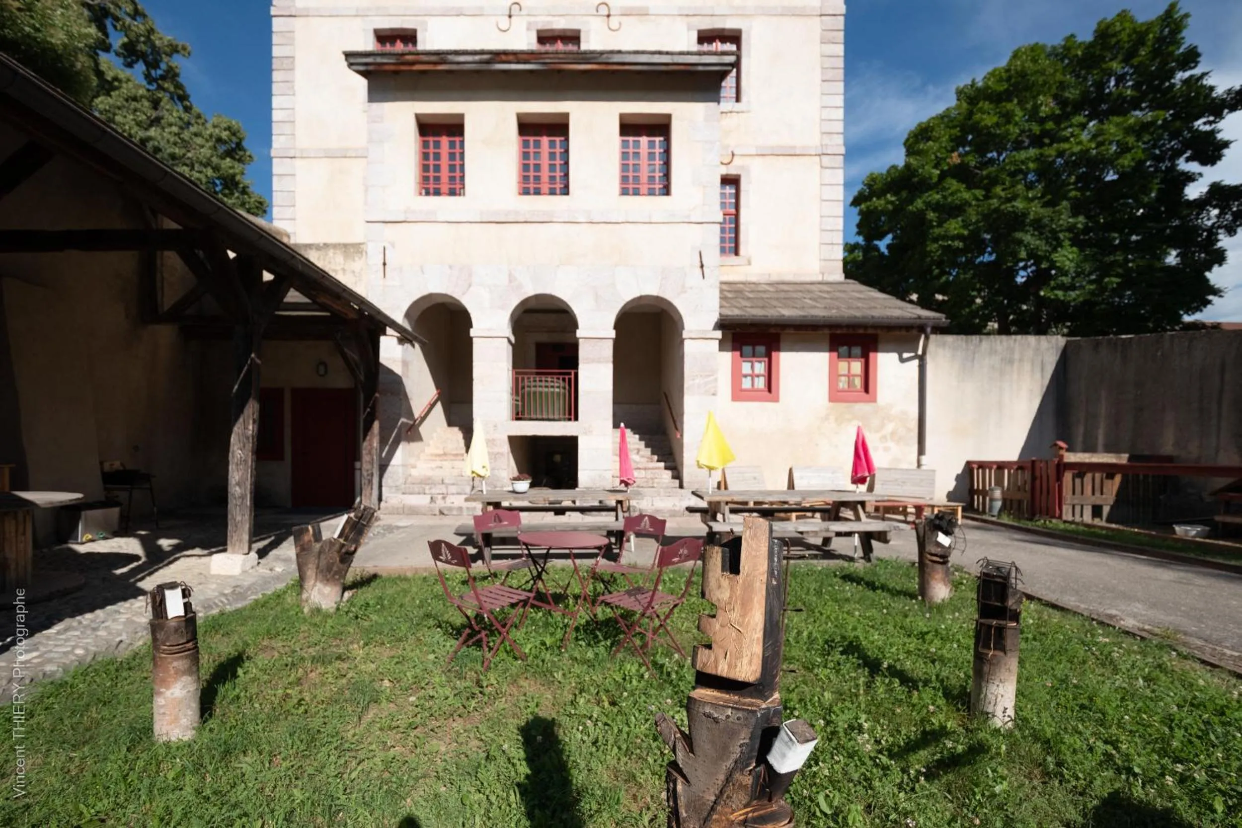 Patio in Le Pavillon des Officiers
