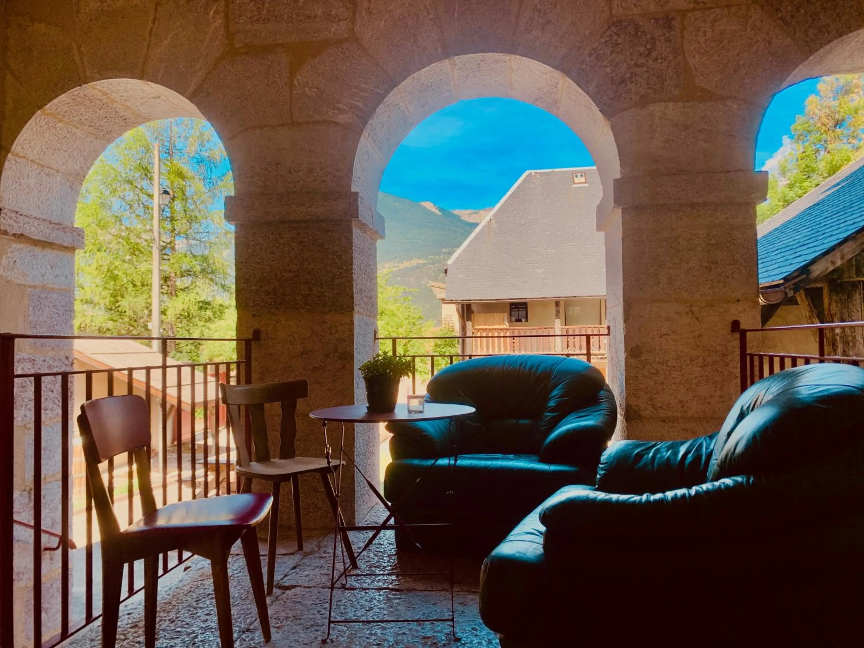 Patio in Le Pavillon des Officiers