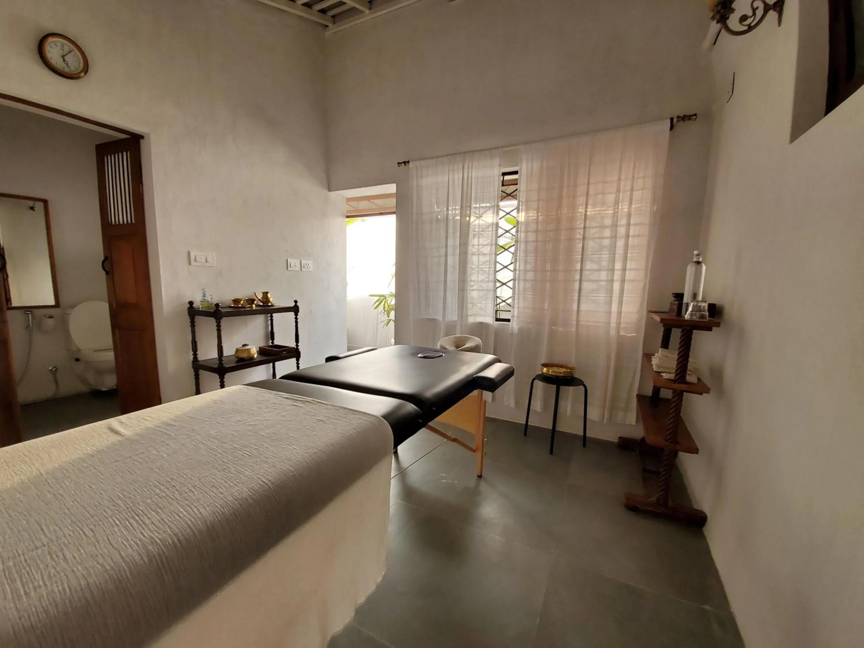 Massage, Bed in Kariappa House