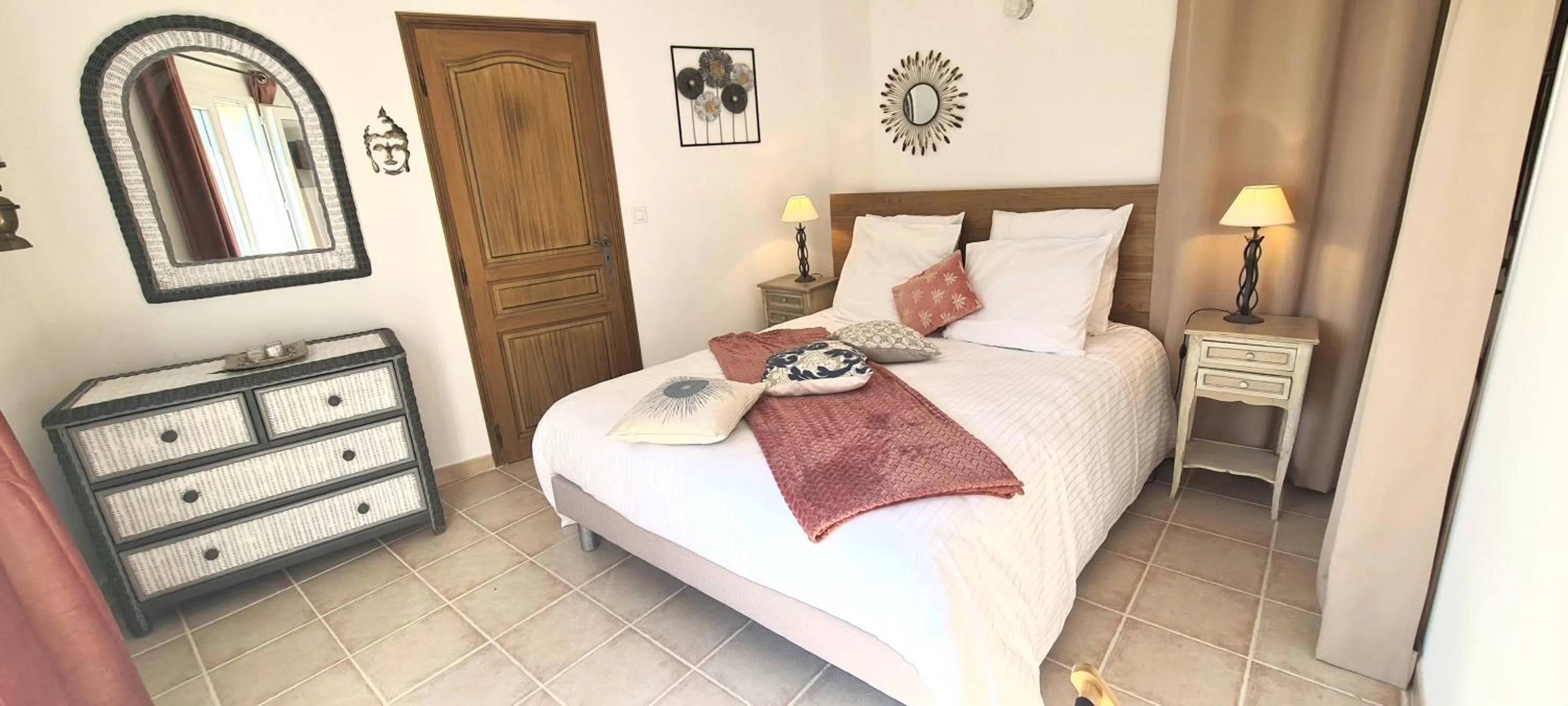 Bedroom in Corniche du Paradis