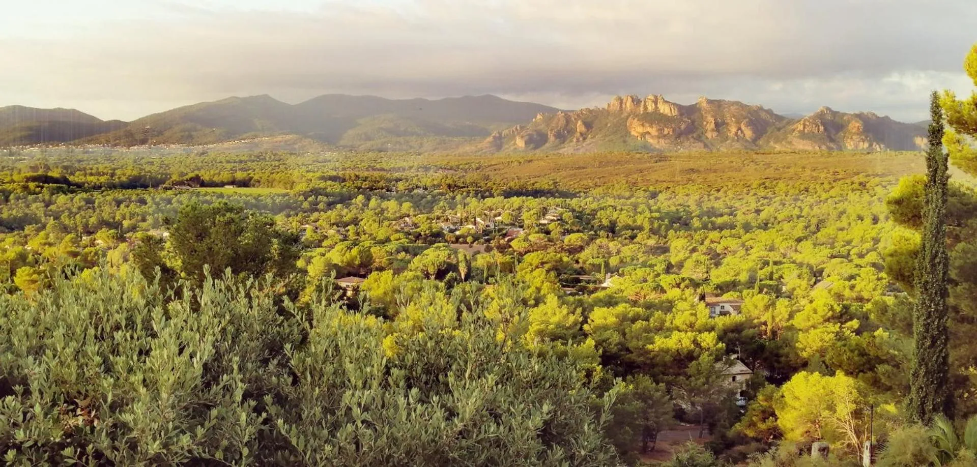 Landmark view in Corniche du Paradis