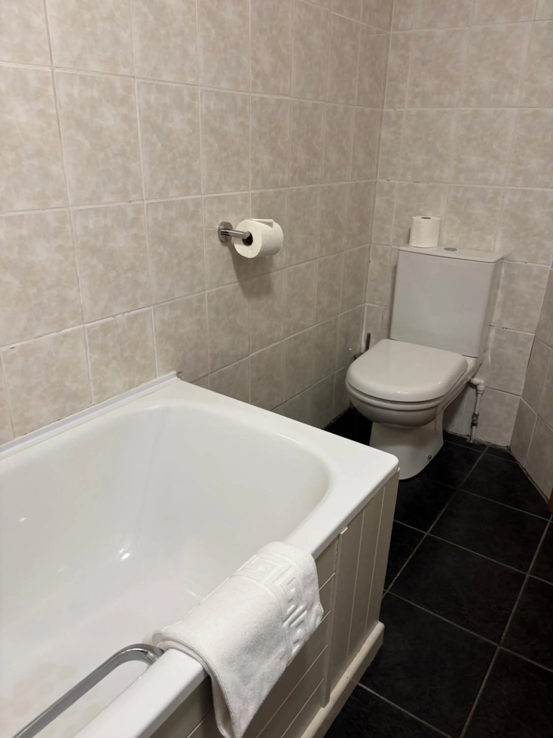 Bathroom in St. Davids Cross Hotel