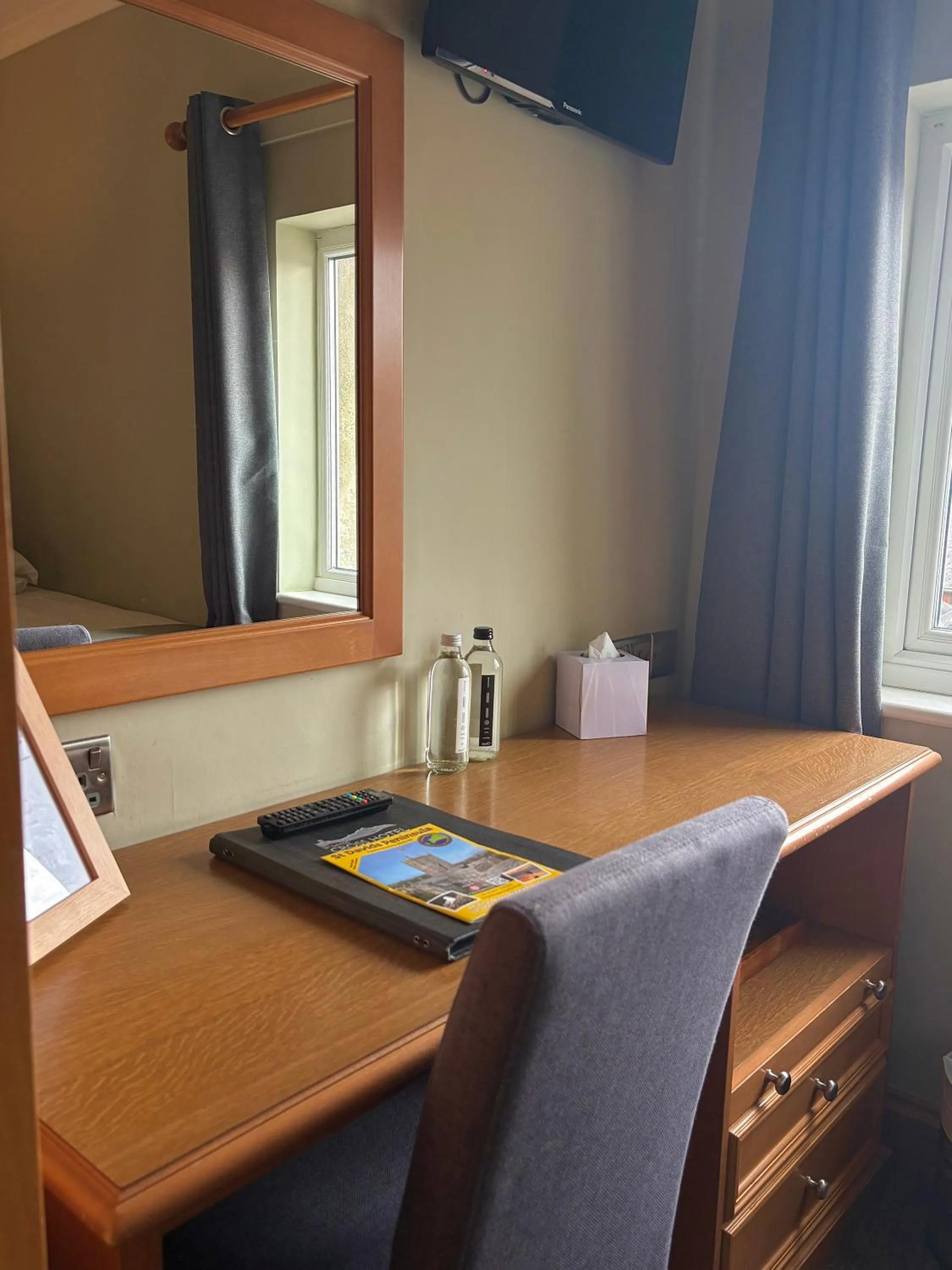 Bedroom in St. Davids Cross Hotel