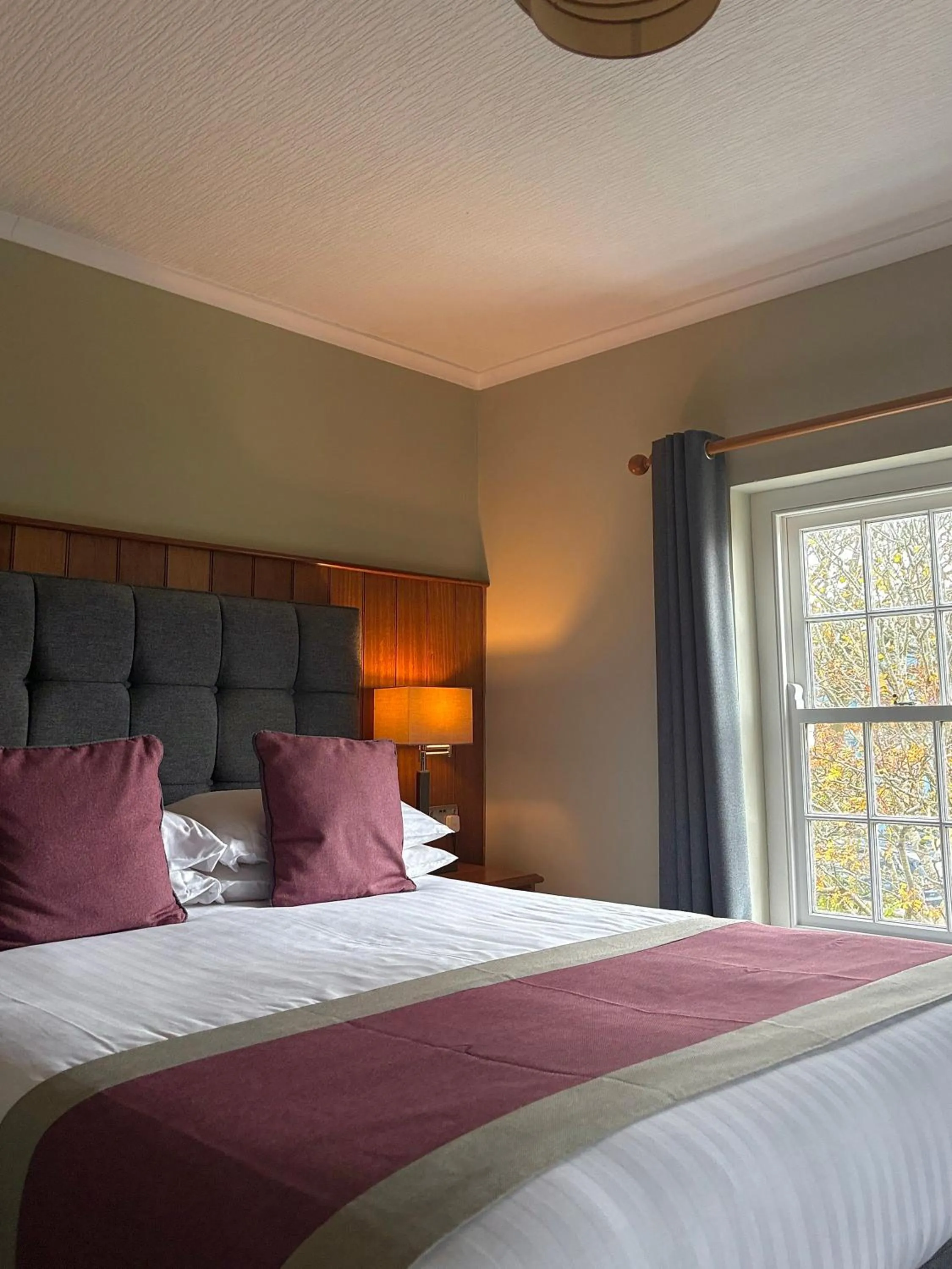 Bed in St. Davids Cross Hotel