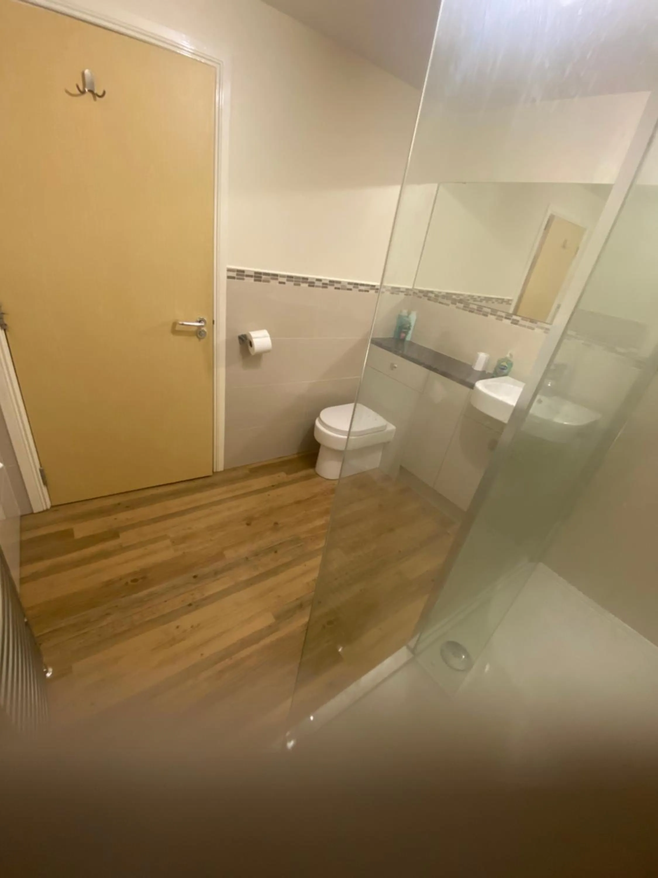 2 Bed Blackburn Village Apt With Wifi & Parking