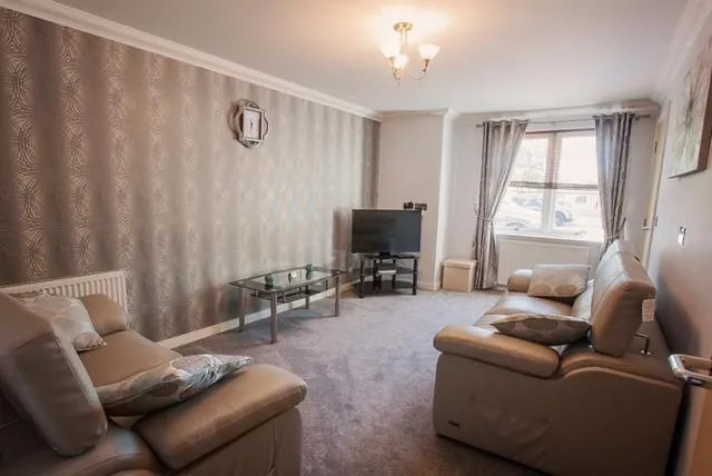2 Bed Blackburn Village Apt With Wifi & Parking