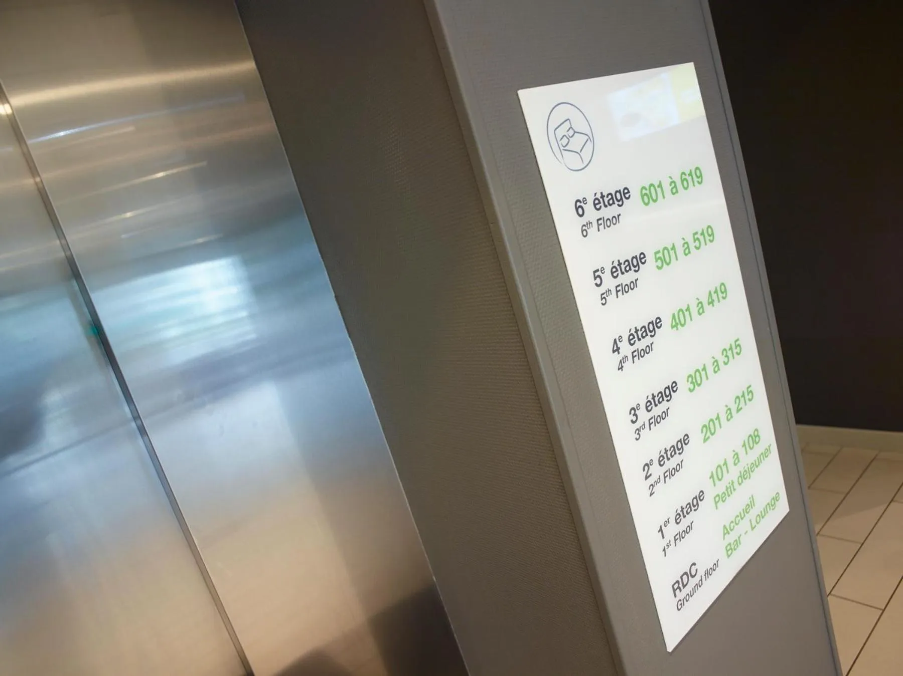 Decorative detail in Campanile Dijon Congrès Clemenceau