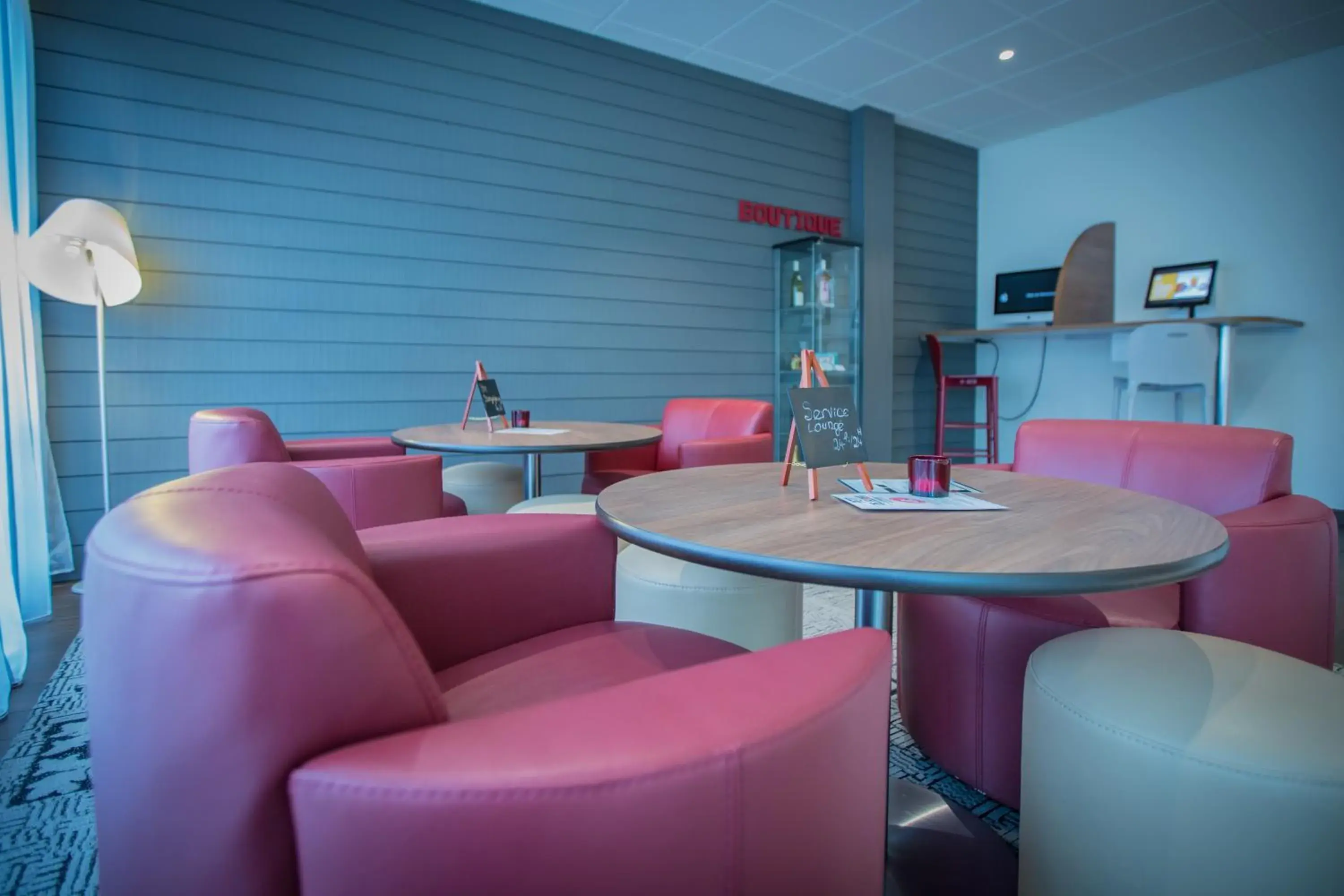 Lounge or bar in Campanile Dijon Congrès Clemenceau Lounge or bar in Campanile Dijon Congrès Clemenceau